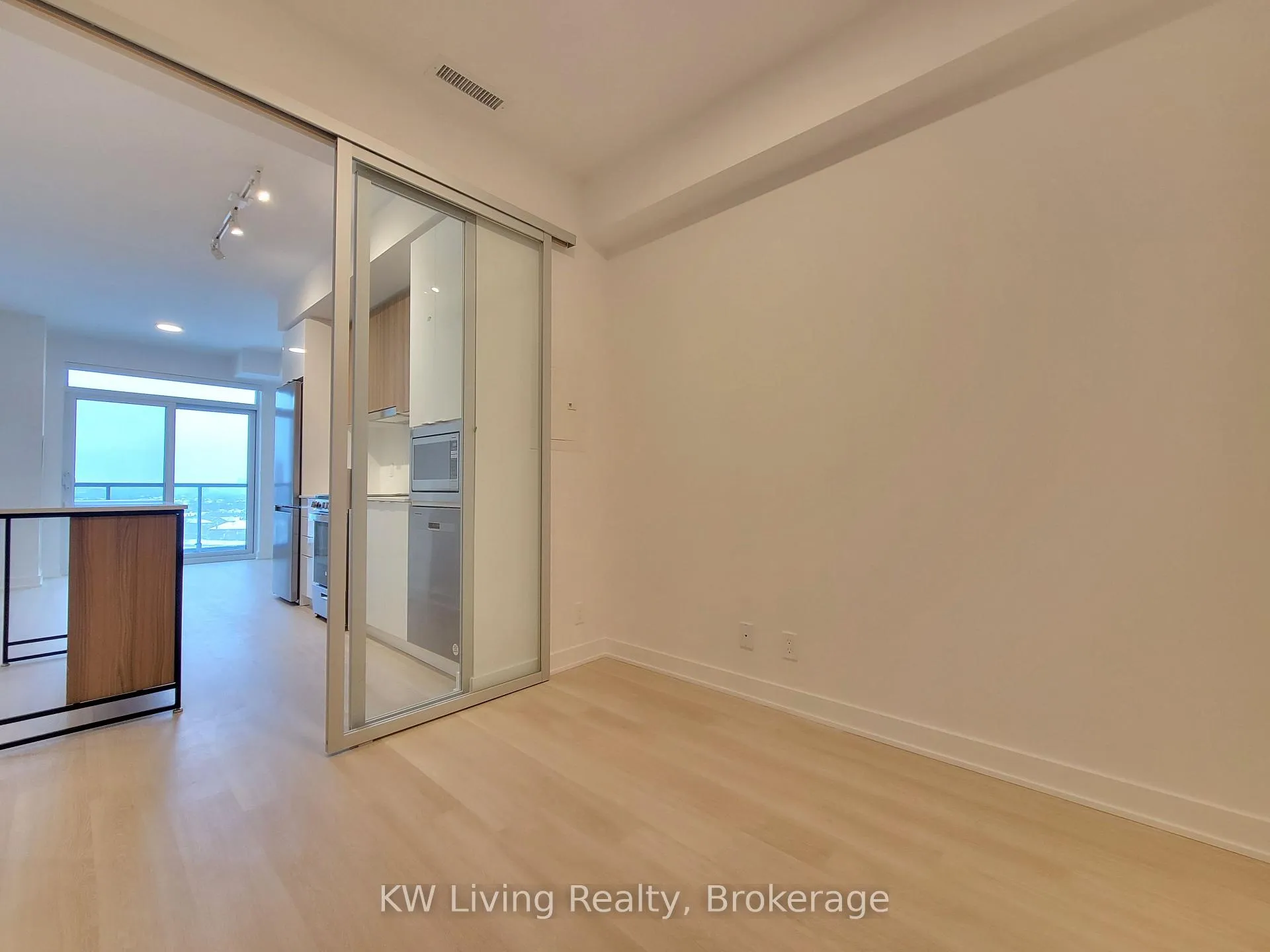 Photo 17 of Unit 809, 50 Upper Mall Way, Vaughan, Brownridge — HOMEH