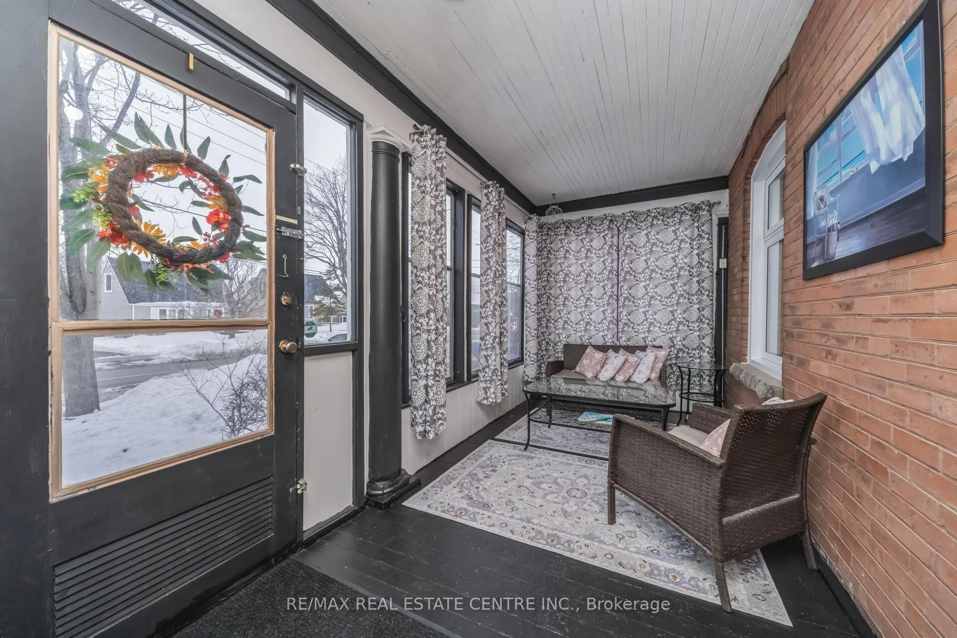 Photo 3 of 60 Rosedale Avenue W, Brampton, Downtown Brampton — HOMEH