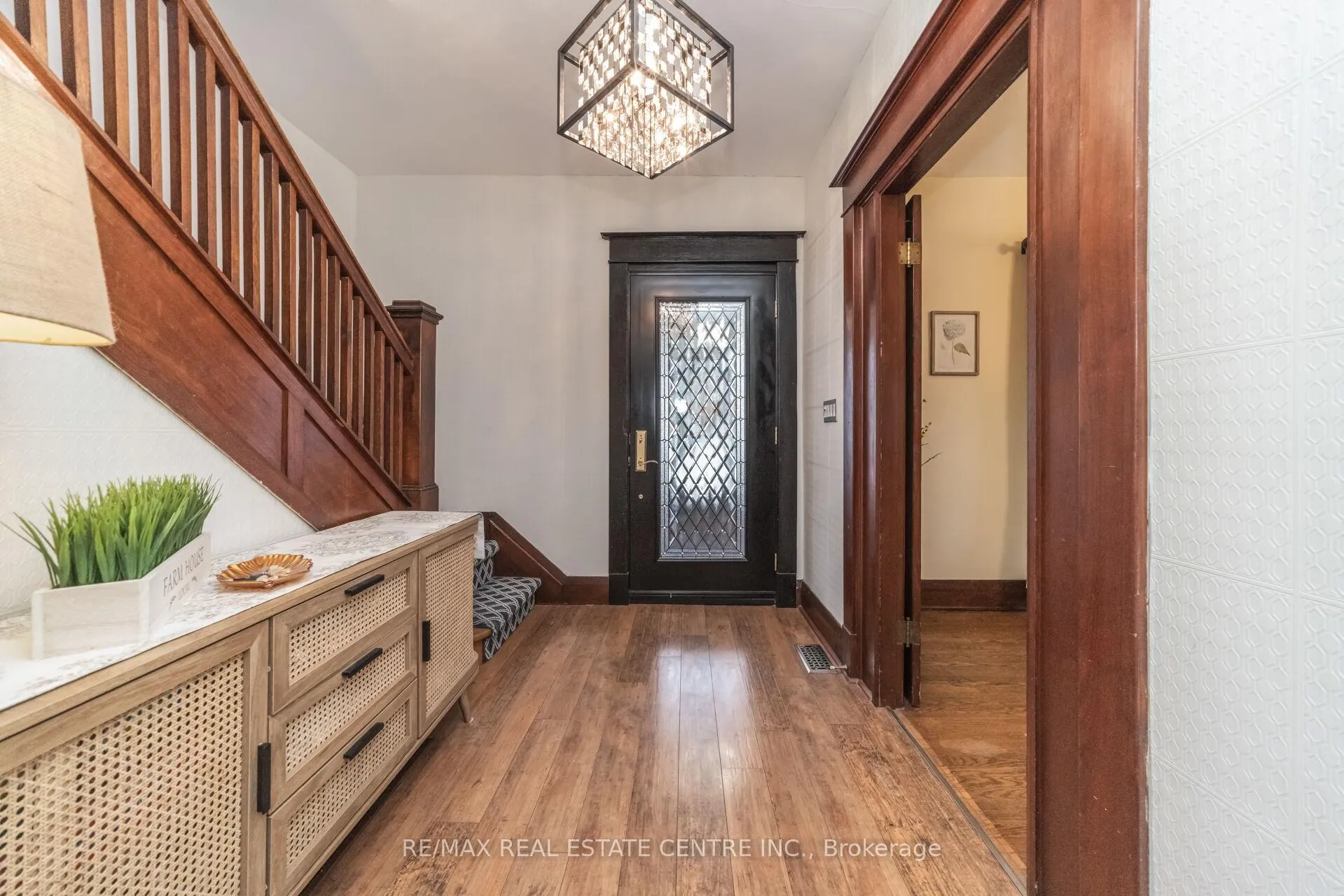 Photo 7 of 60 Rosedale Avenue W, Brampton, Downtown Brampton — HOMEH