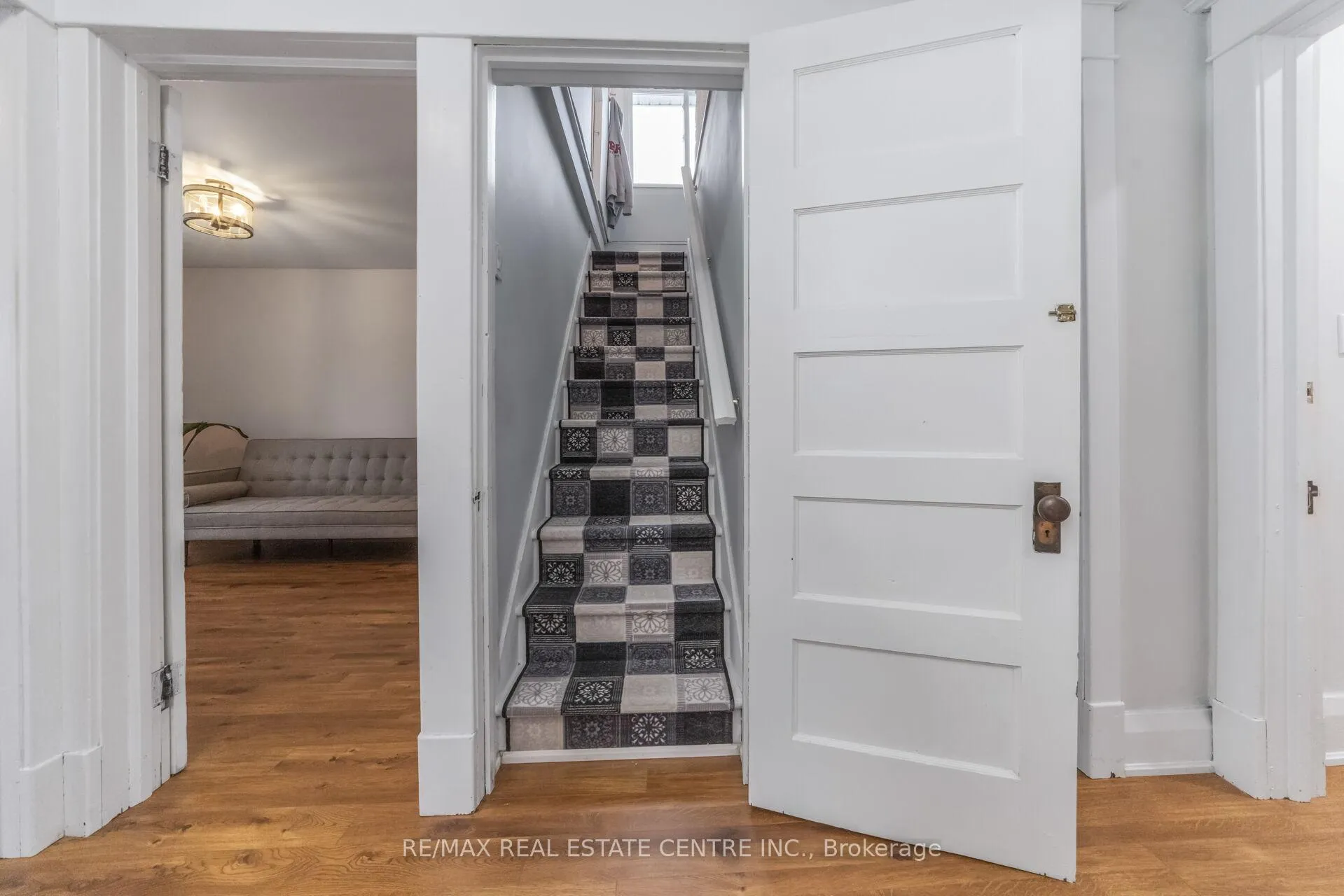Photo 32 of 60 Rosedale Avenue W, Brampton, Downtown Brampton — HOMEH