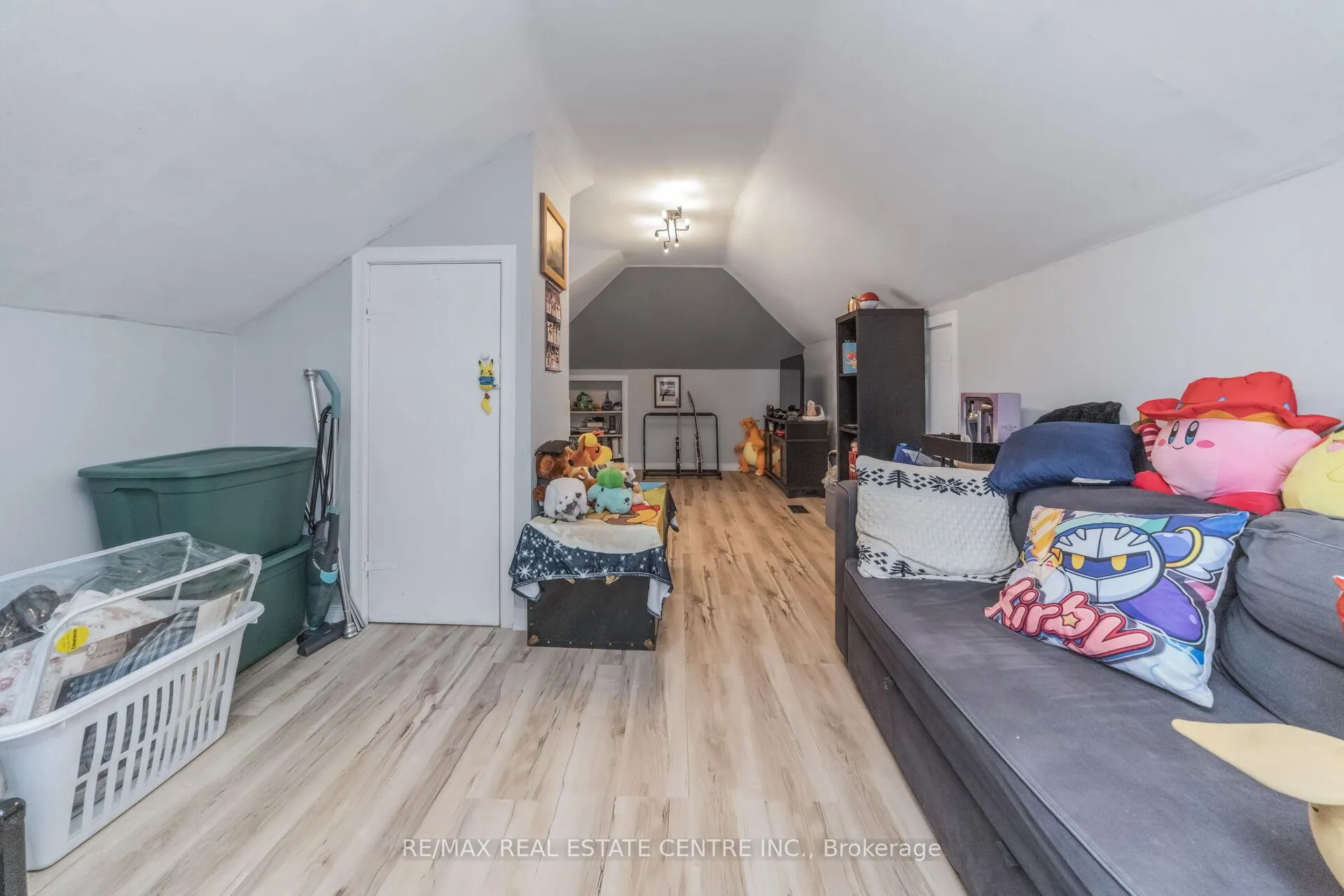 Photo 34 of 60 Rosedale Avenue W, Brampton, Downtown Brampton — HOMEH
