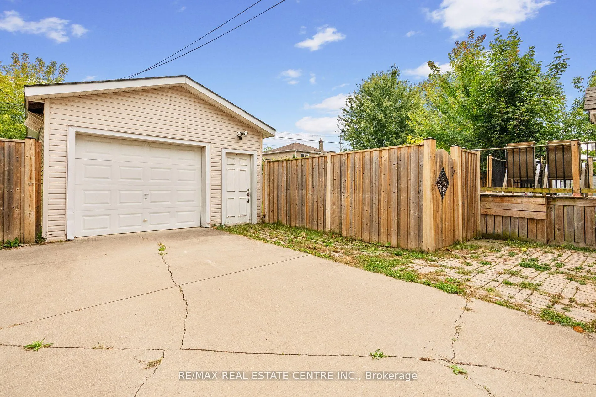 Photo 4 of Unit main and upper, 298 Wallace Avenue, Welland, Lincoln/Crowland — HOMEH