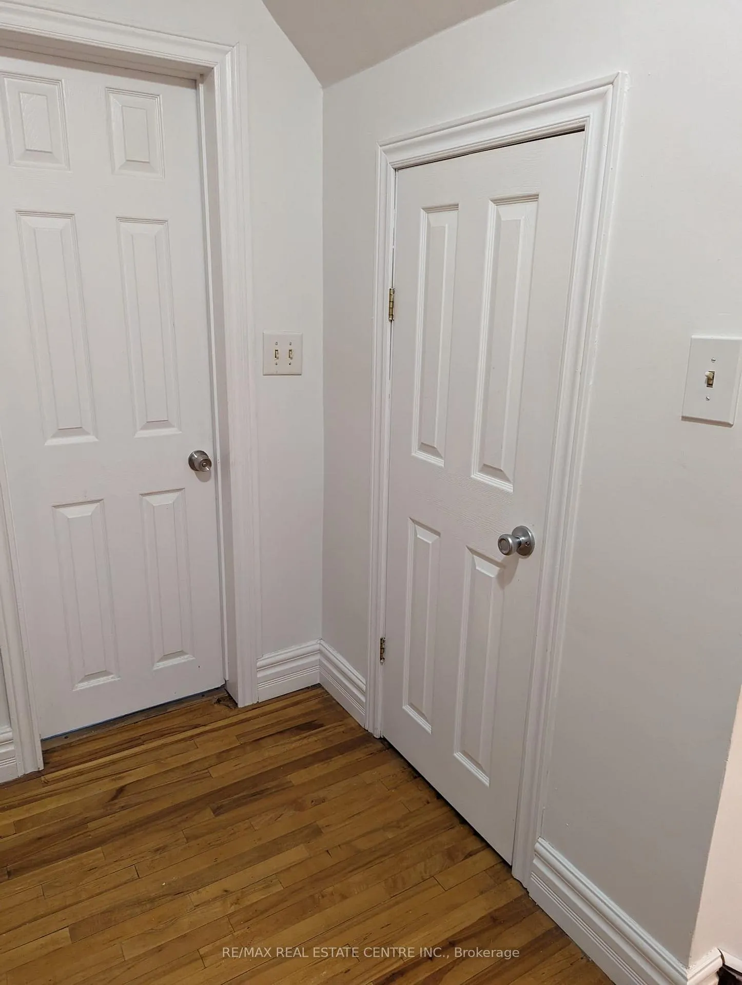 Photo 7 of Unit main and upper, 298 Wallace Avenue, Welland, Lincoln/Crowland — HOMEH