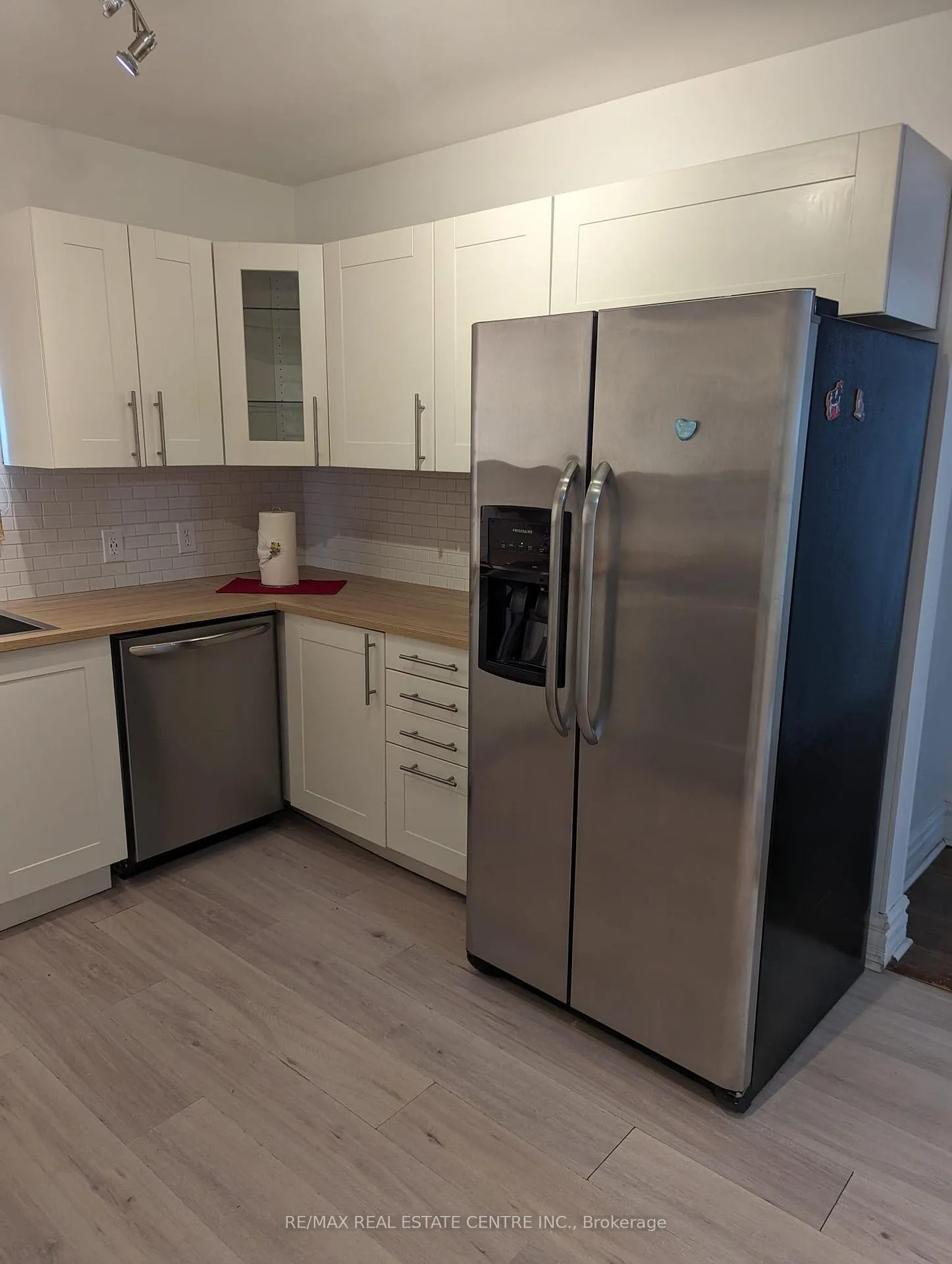 Photo 16 of Unit main and upper, 298 Wallace Avenue, Welland, Lincoln/Crowland — HOMEH