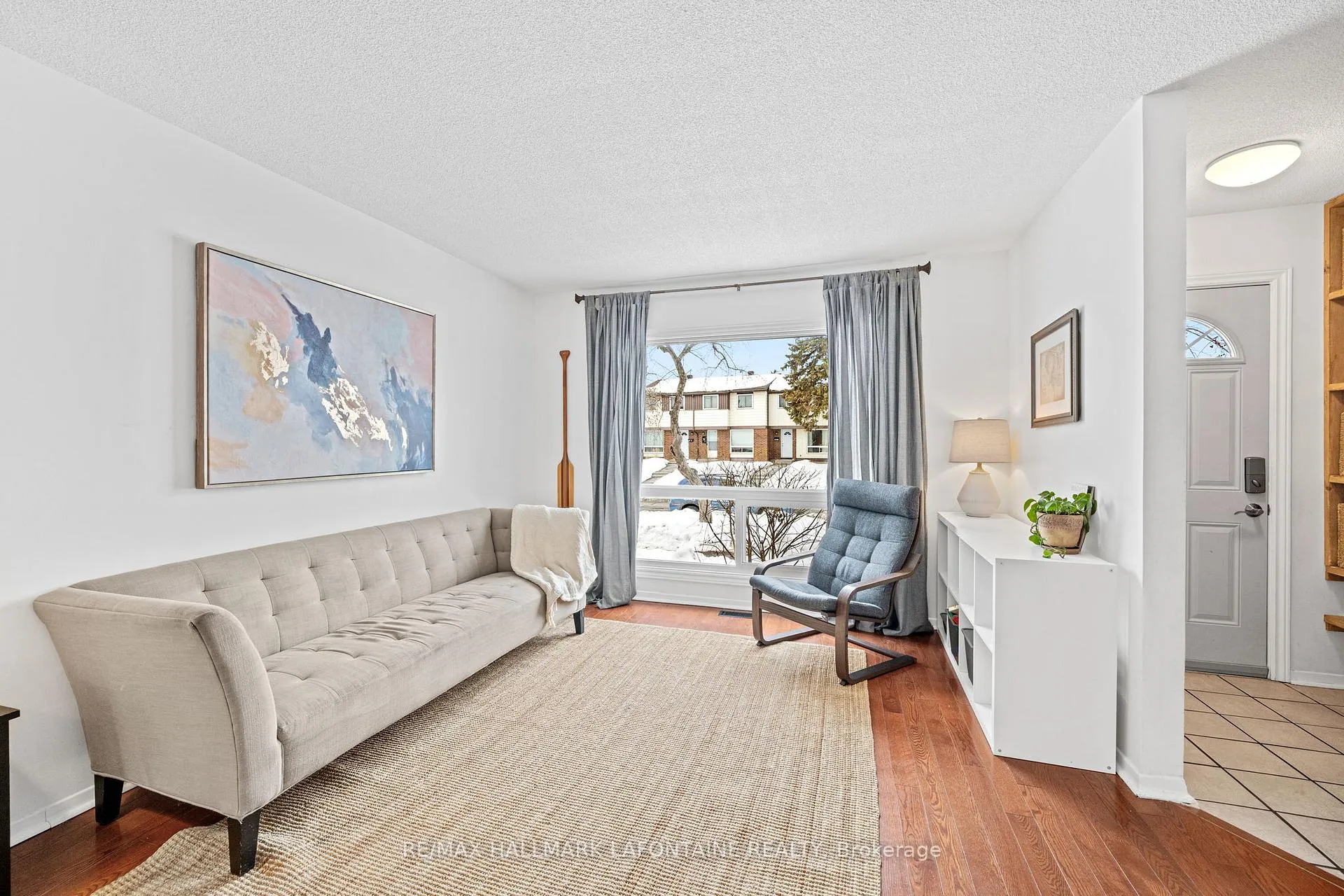 Photo 4 of 2275 Orient Park Drive, Ottawa, Blackburn Hamlet (South) — HOMEH