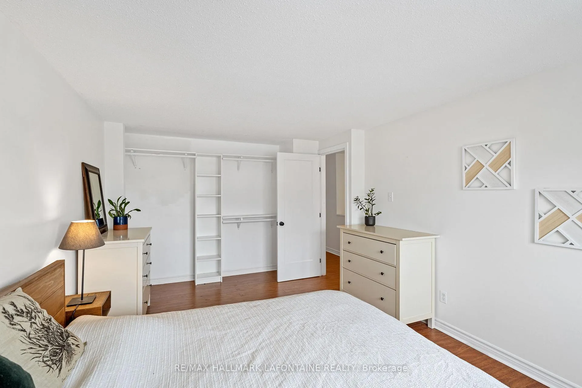 Photo 19 of 2275 Orient Park Drive, Ottawa, Blackburn Hamlet (South) — HOMEH