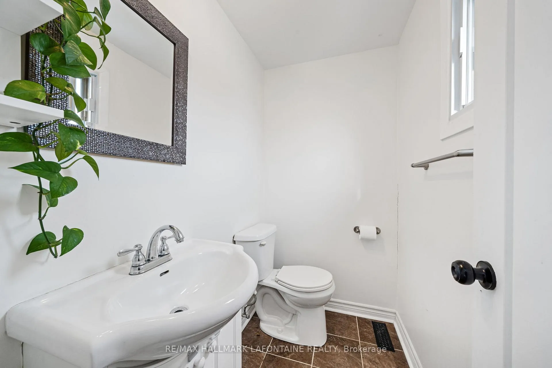 Photo 21 of 2275 Orient Park Drive, Ottawa, Blackburn Hamlet (South) — HOMEH