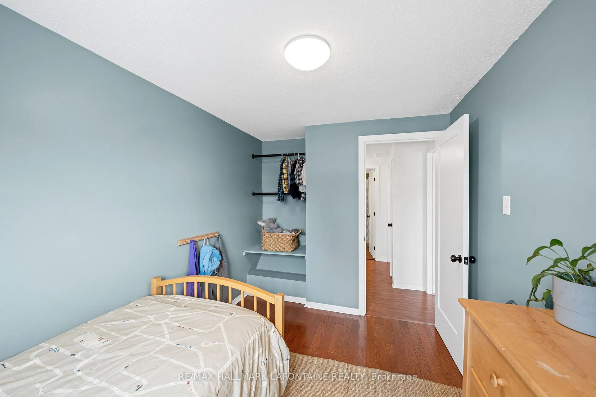 Photo 23 of 2275 Orient Park Drive, Ottawa, Blackburn Hamlet (South) — HOMEH