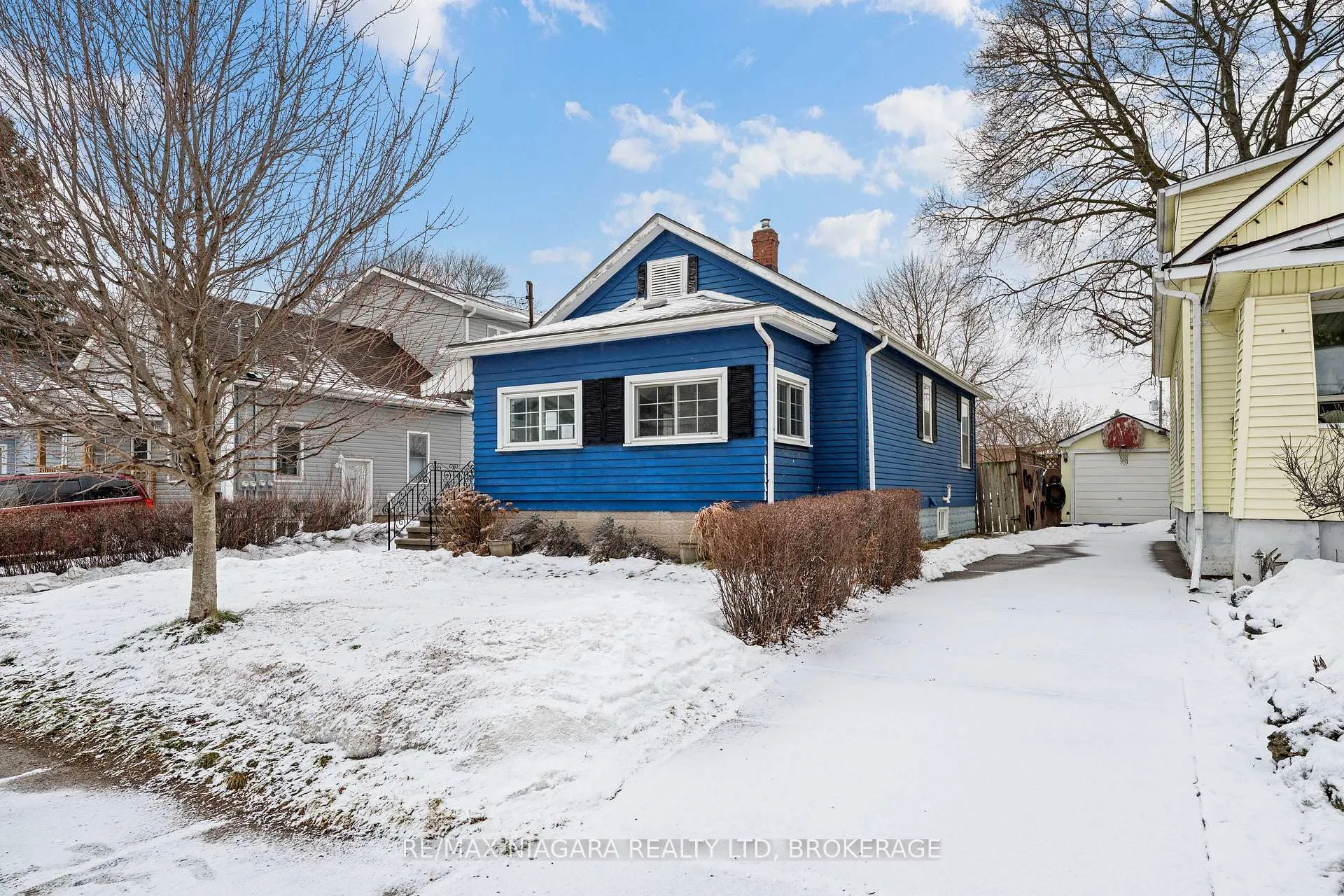 Photo 2 of 6437 Culp Street, Niagara Falls, Dorchester — HOMEH
