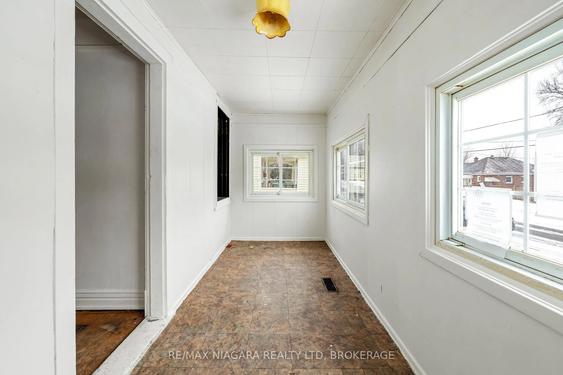 Photo 5 of 6437 Culp Street, Niagara Falls, Dorchester — HOMEH