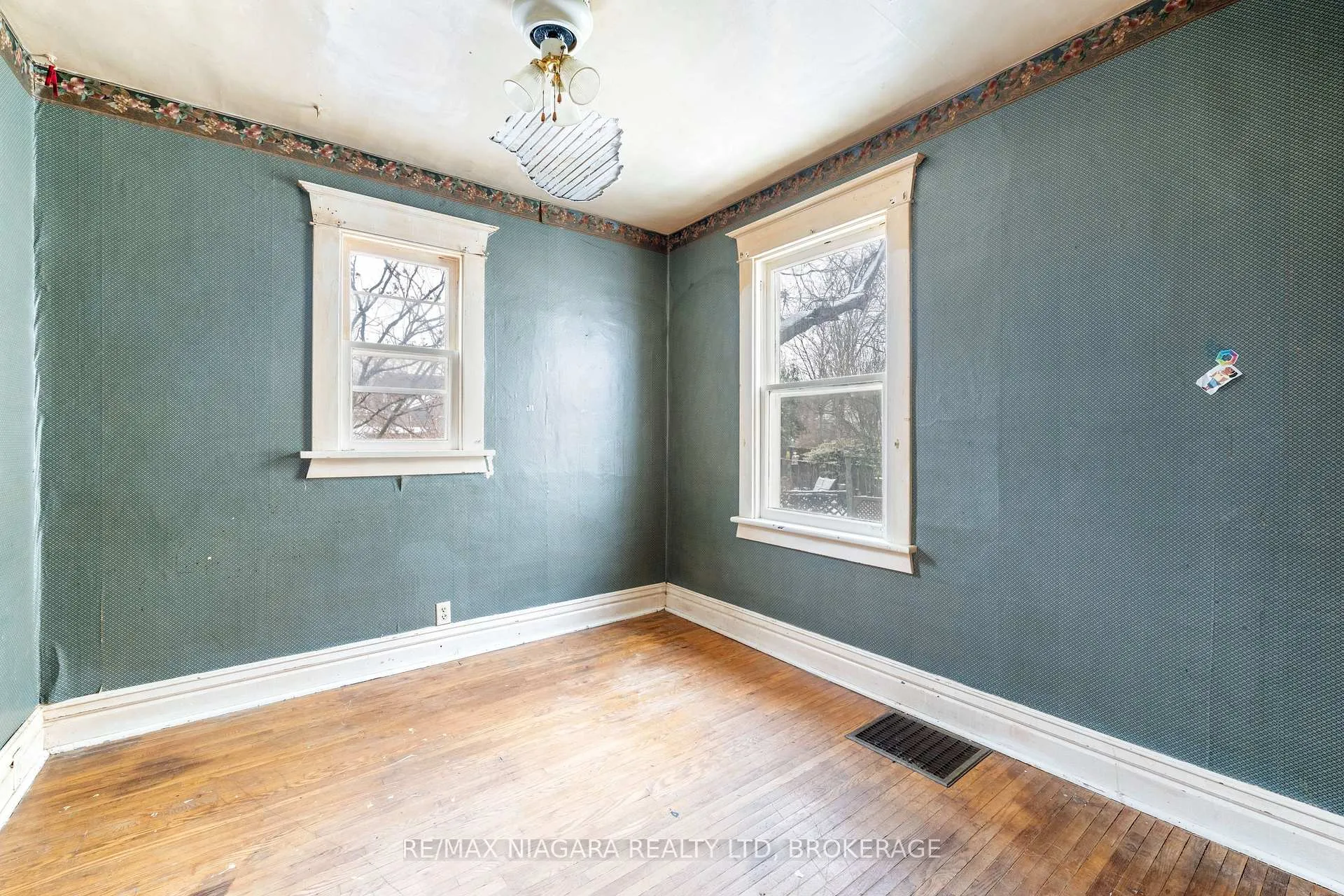 Photo 7 of 6437 Culp Street, Niagara Falls, Dorchester — HOMEH