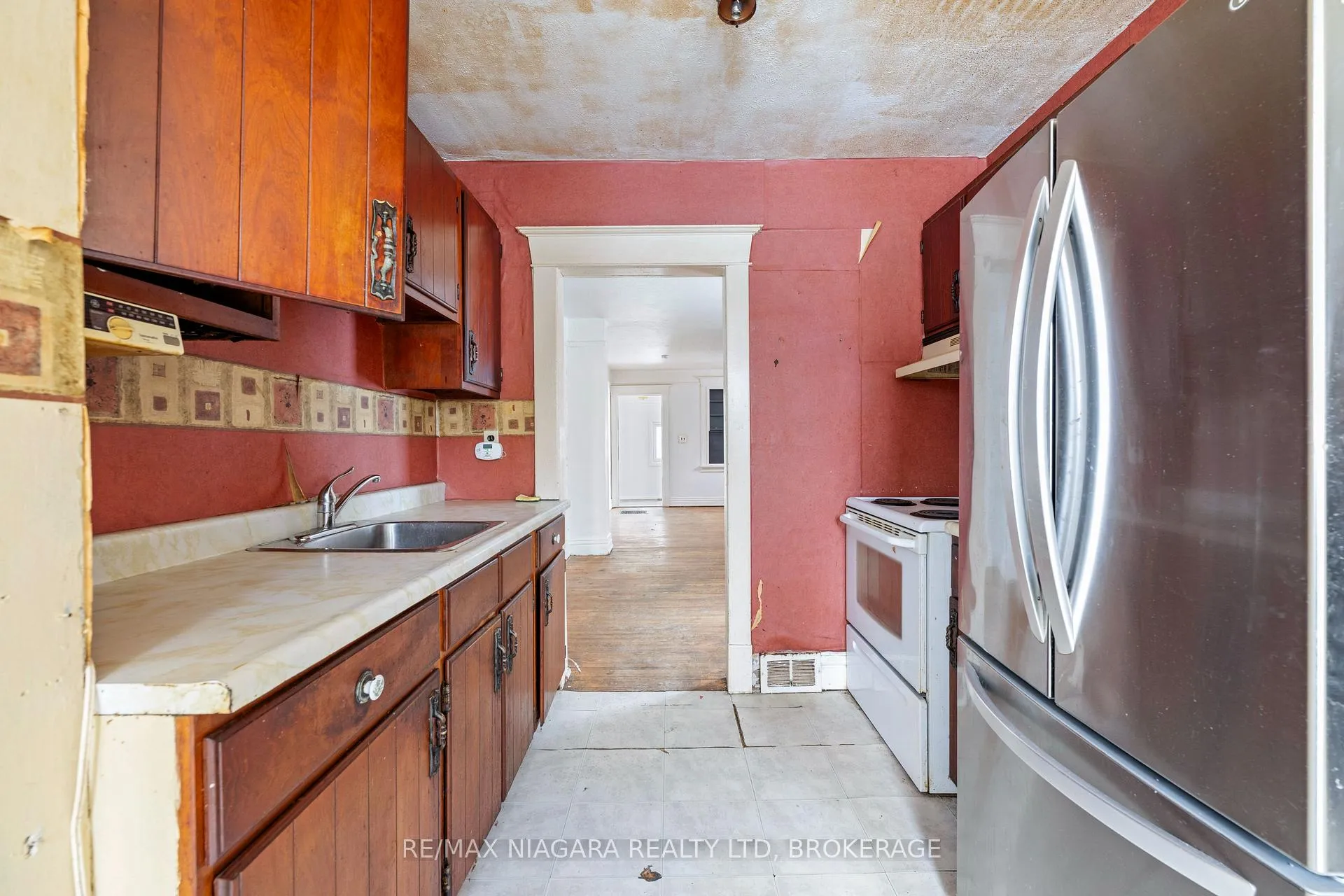 Photo 13 of 6437 Culp Street, Niagara Falls, Dorchester — HOMEH
