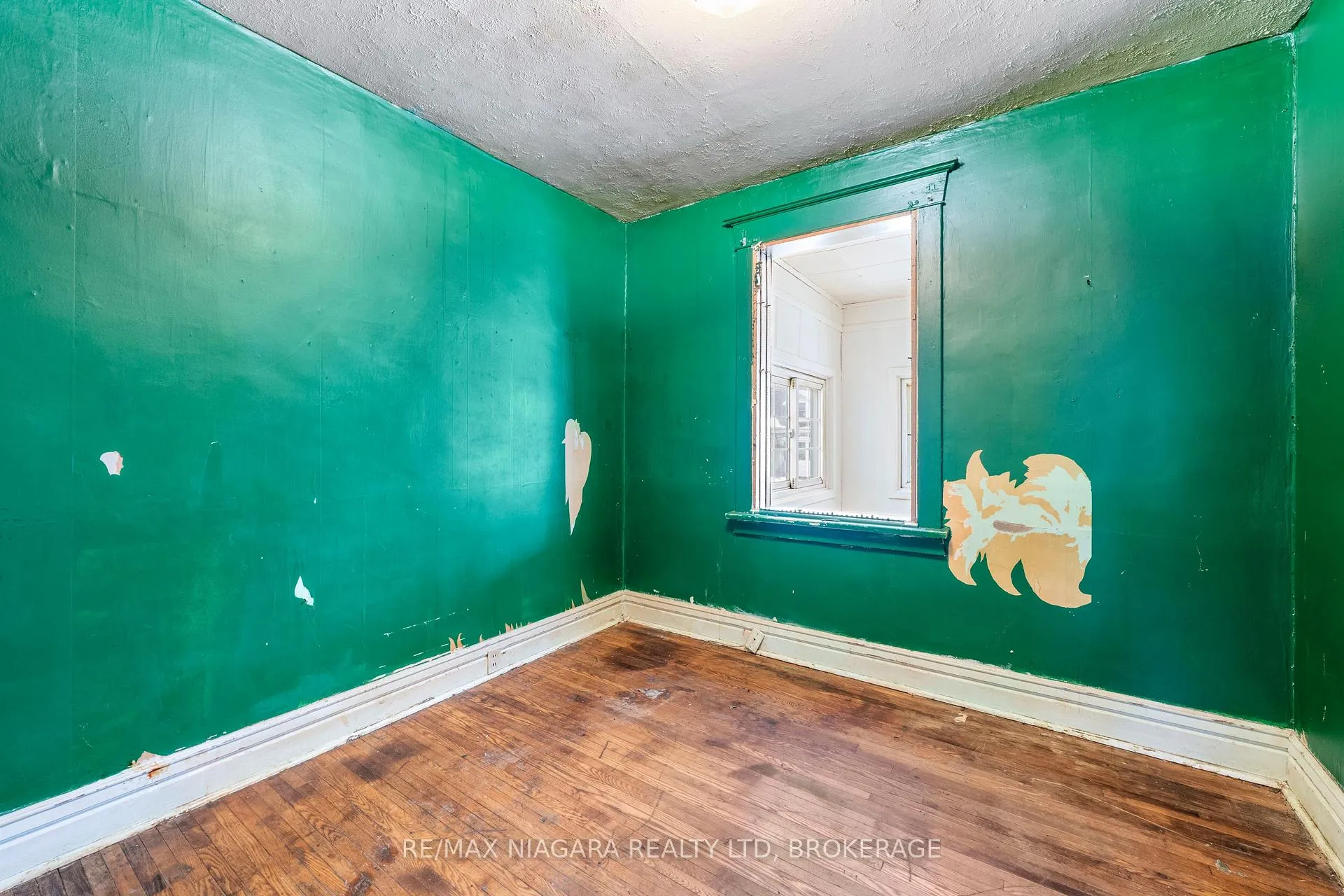 Photo 18 of 6437 Culp Street, Niagara Falls, Dorchester — HOMEH