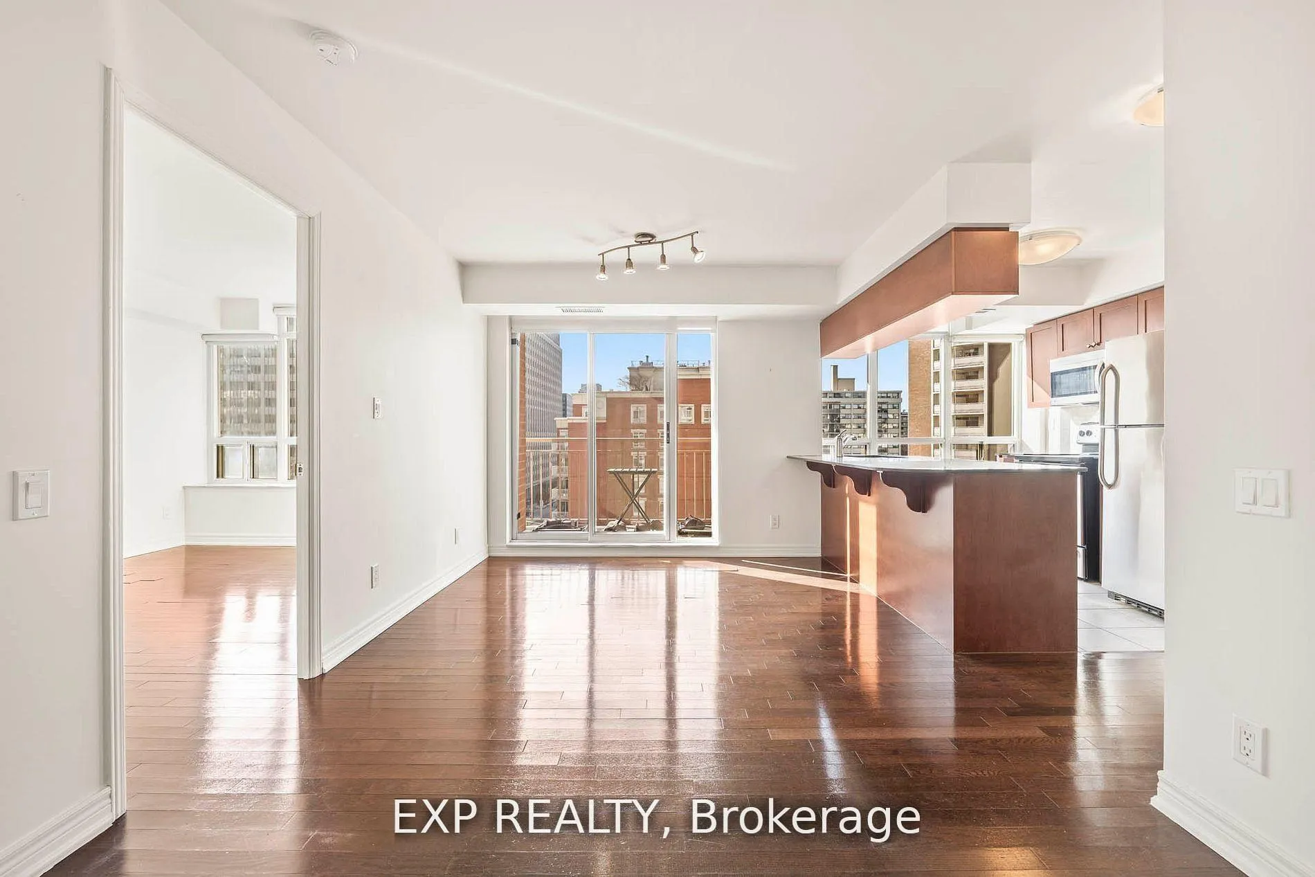 Photo 4 of Unit 1101, 60 St Clair Avenue W, Toronto, Yonge-St. Clair — HOMEH
