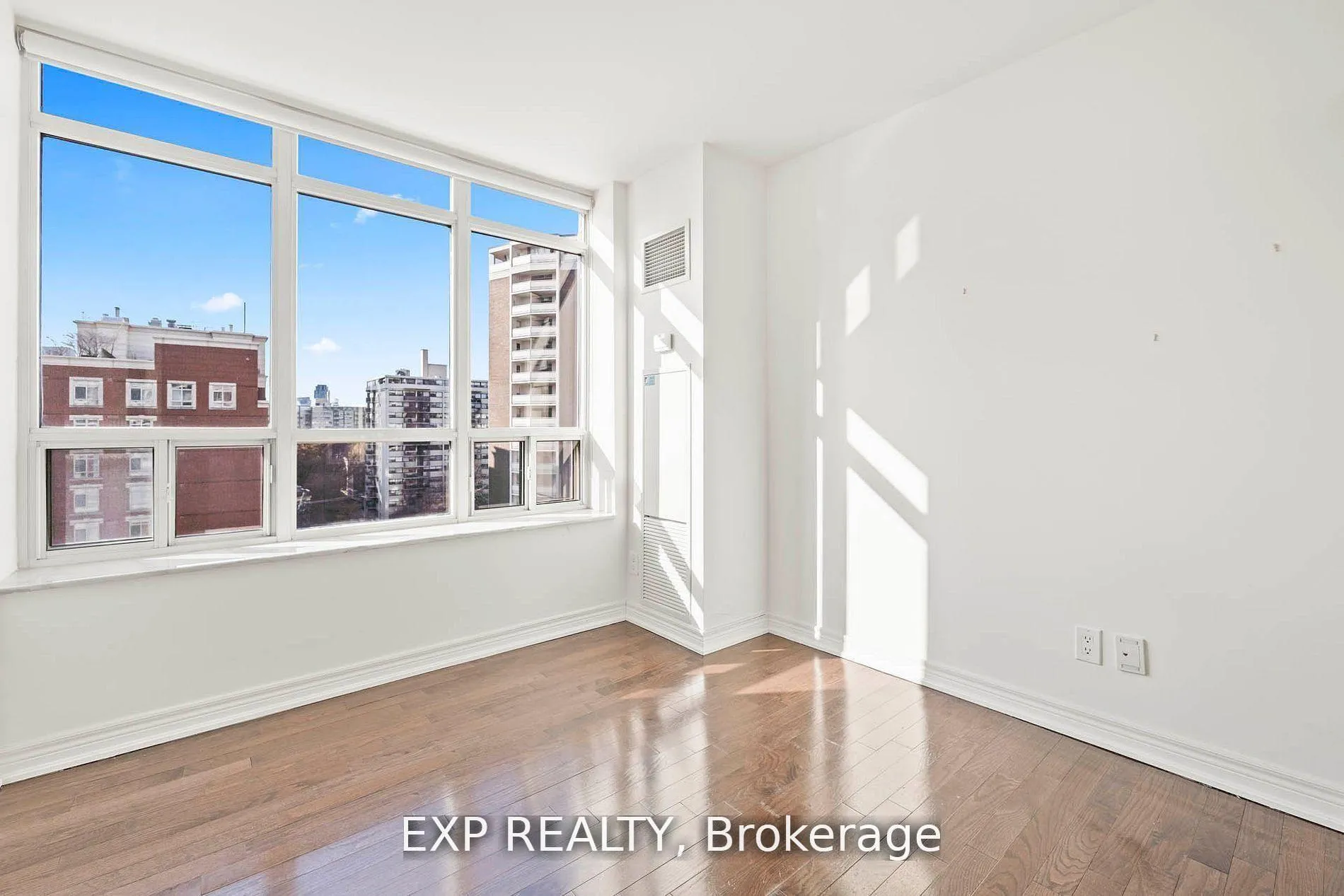Photo 8 of Unit 1101, 60 St Clair Avenue W, Toronto, Yonge-St. Clair — HOMEH