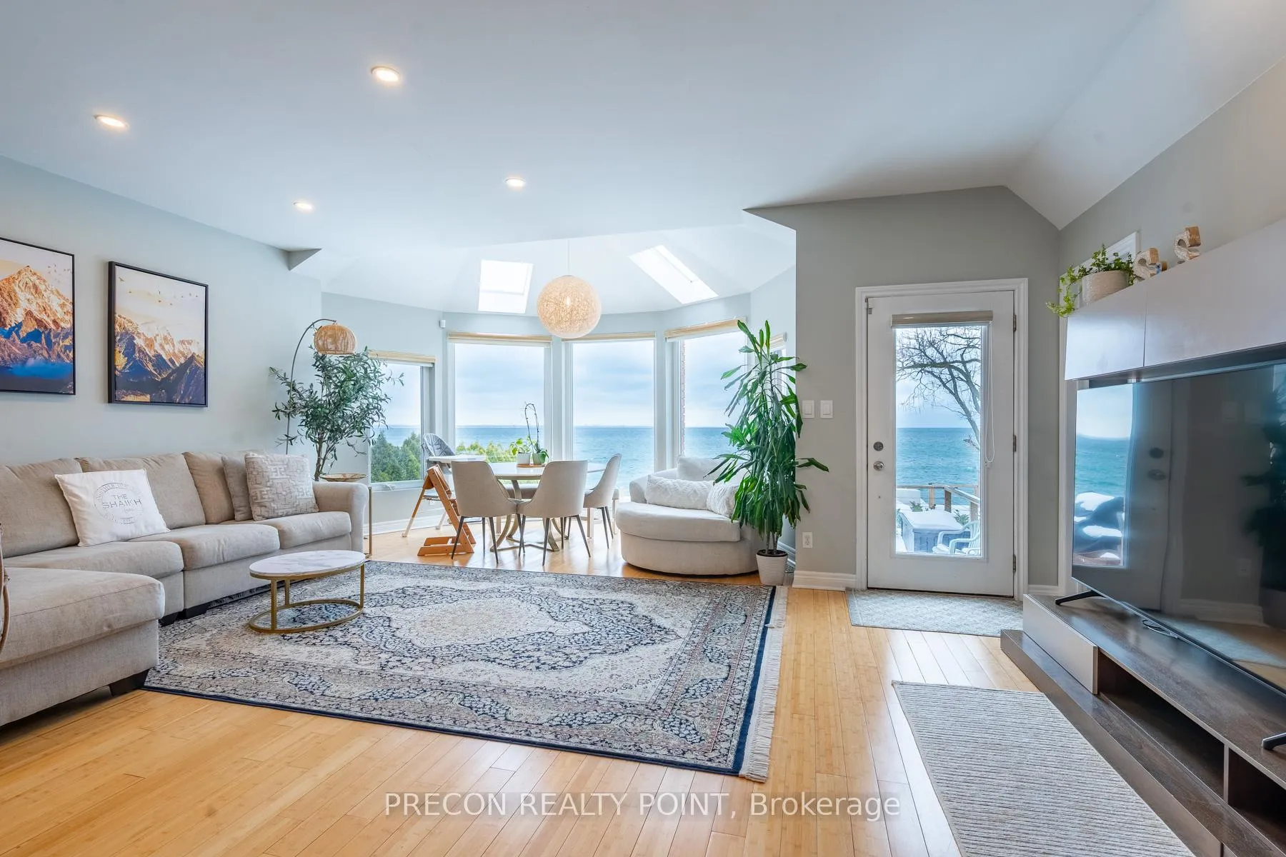 Photo 3 of 57 Lakeview Drive, Hamilton, Lakeshore — HOMEH