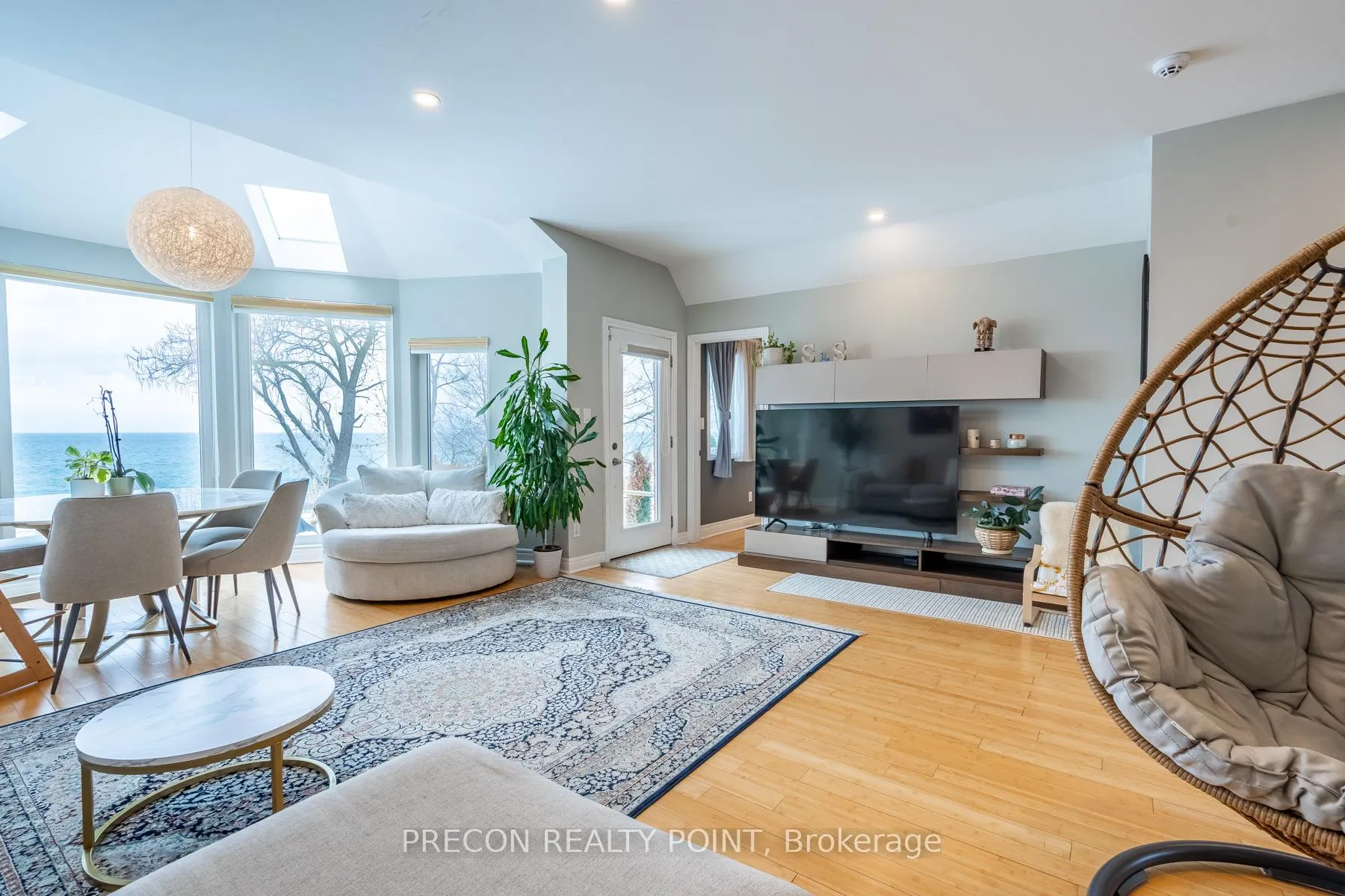 Photo 4 of 57 Lakeview Drive, Hamilton, Lakeshore — HOMEH