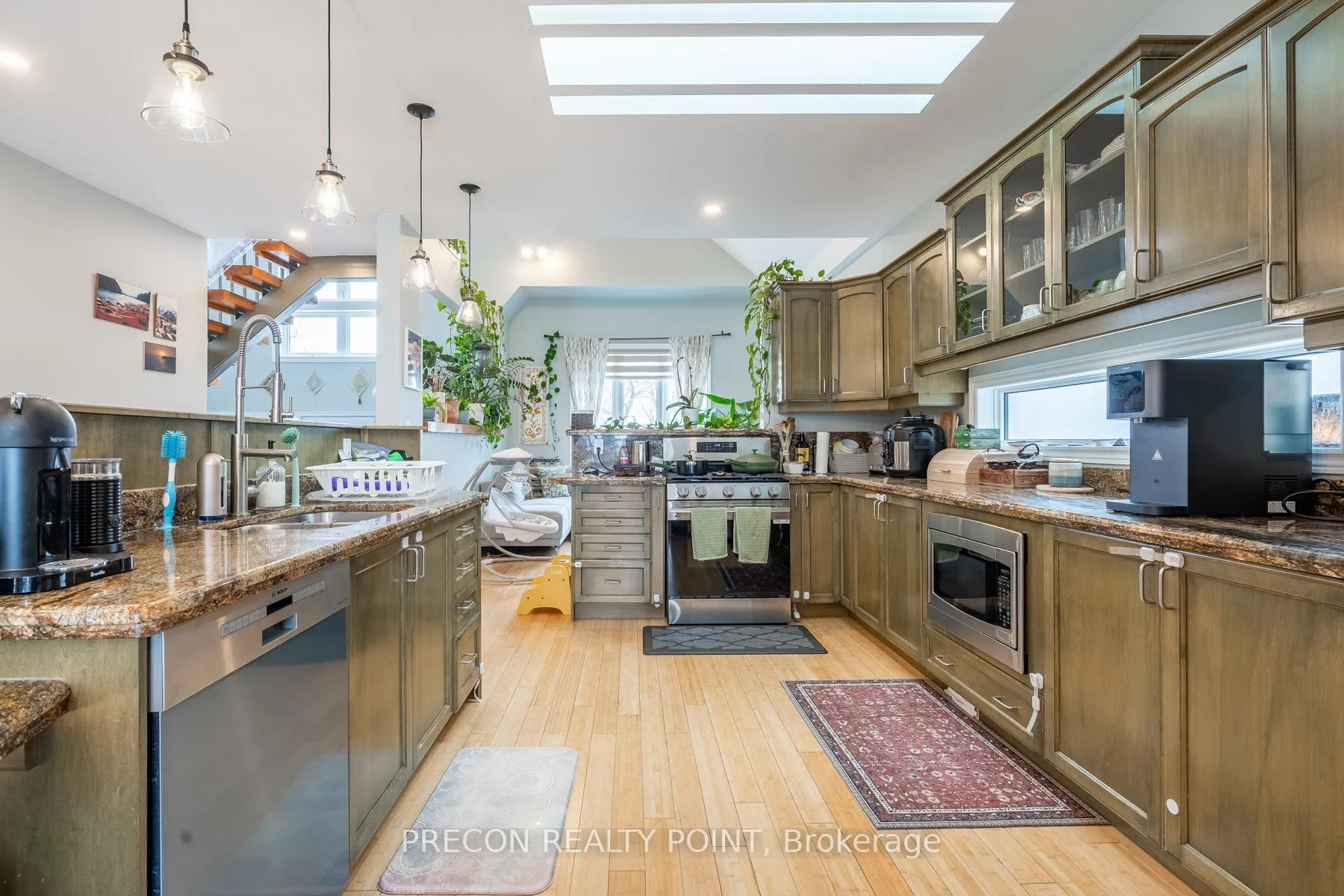 Photo 9 of 57 Lakeview Drive, Hamilton, Lakeshore — HOMEH