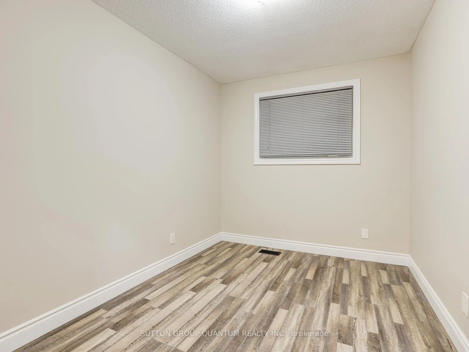 Photo 16 of Unit #UPPER, 55 Silver Aspen Crescent, Kitchener — HOMEH