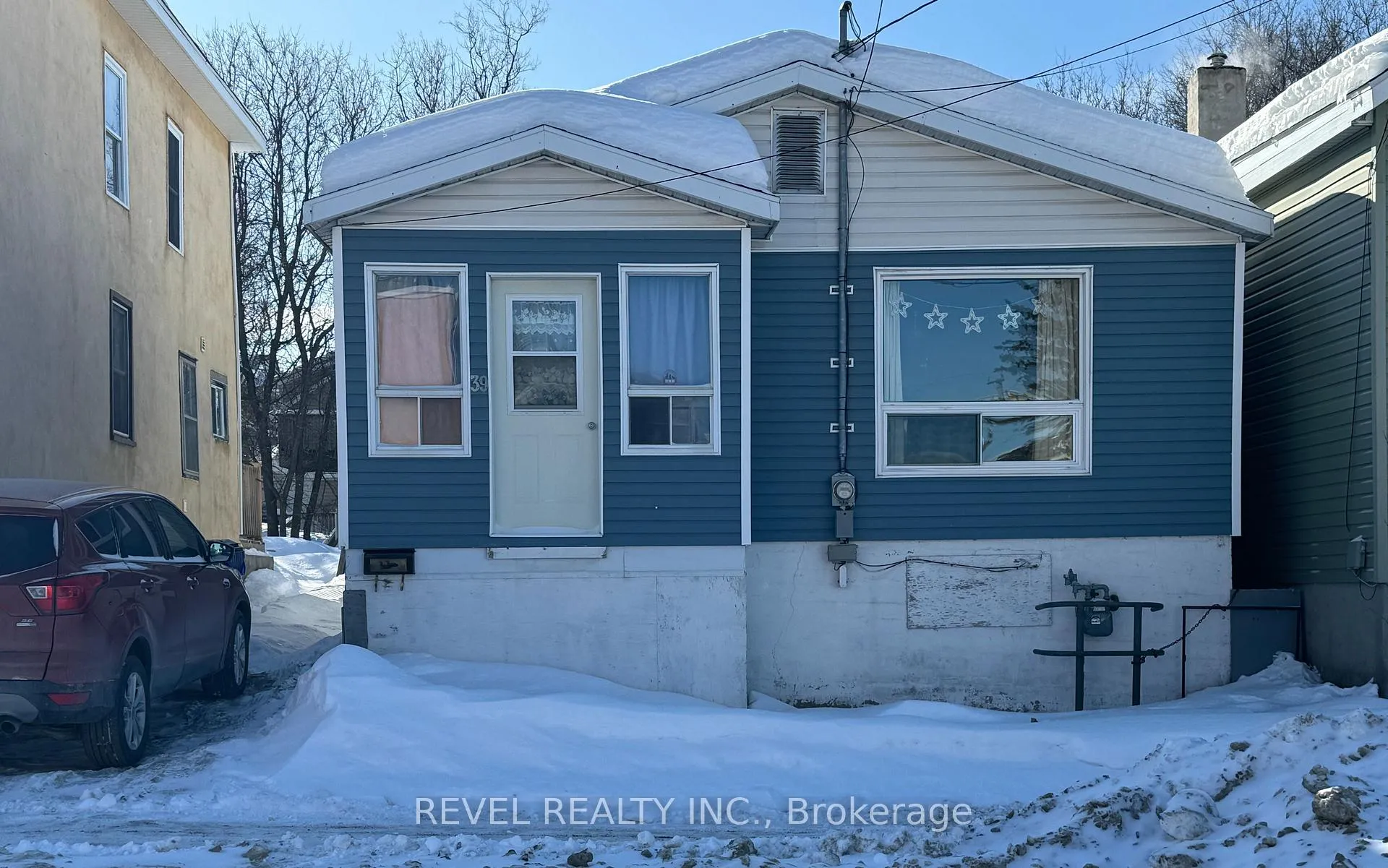 Front of 39 Belanger Avenue