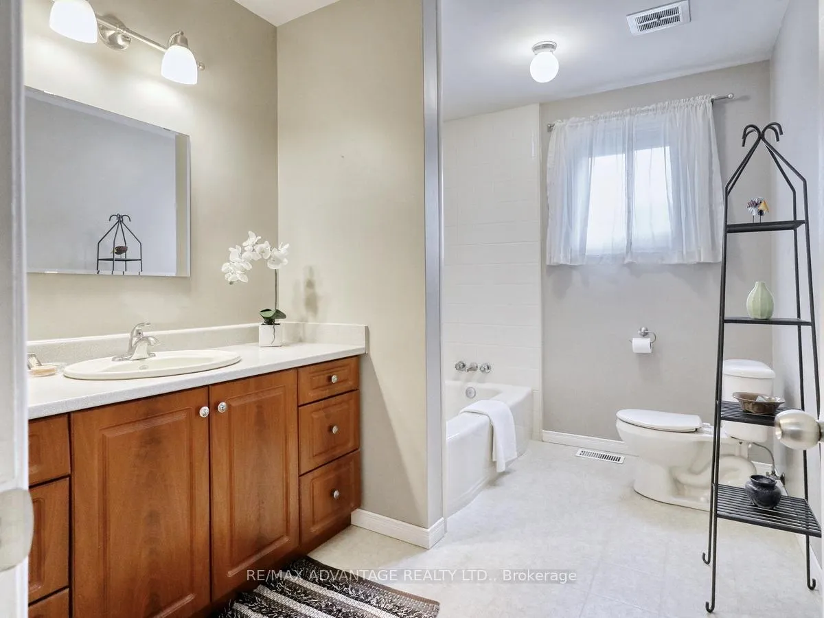 Photo 22 of 17248 Wyton Drive, Thames Centre, Rural Thames Centre — HOMEH