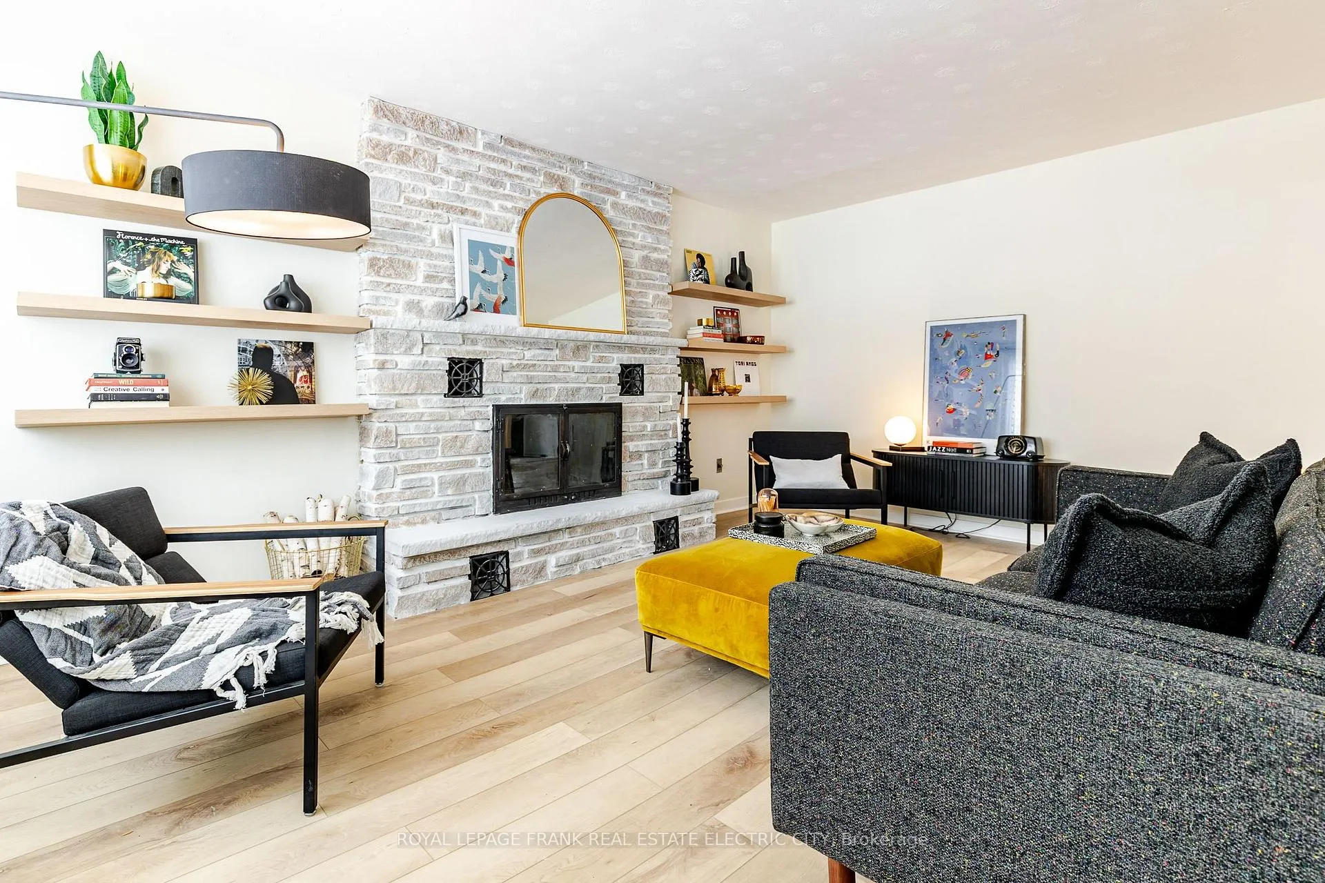 Photo 17 of 381 Applegrove Avenue, Peterborough, Northcrest Ward 5 — HOMEH