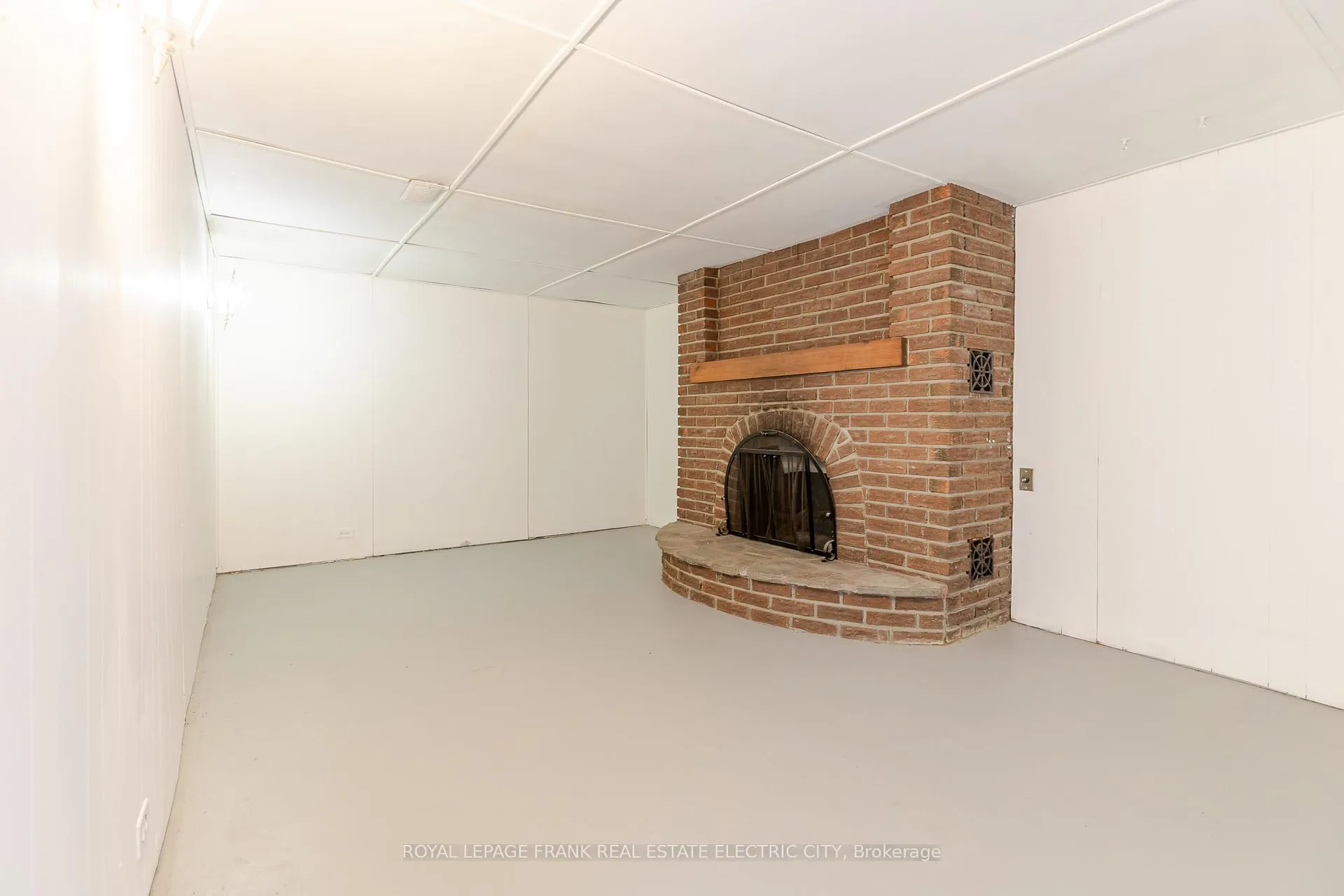 Photo 37 of 381 Applegrove Avenue, Peterborough, Northcrest Ward 5 — HOMEH