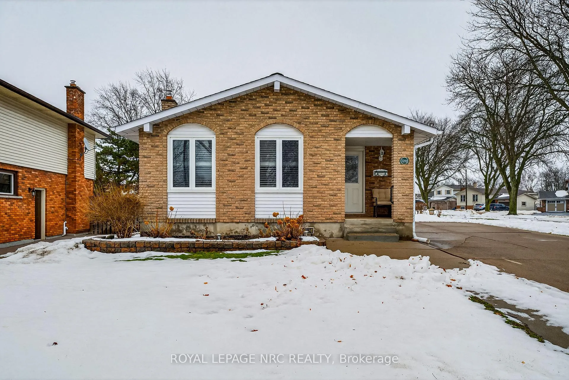 Photo 3 of 3292 Appleford Avenue, Niagara Falls, Casey — HOMEH