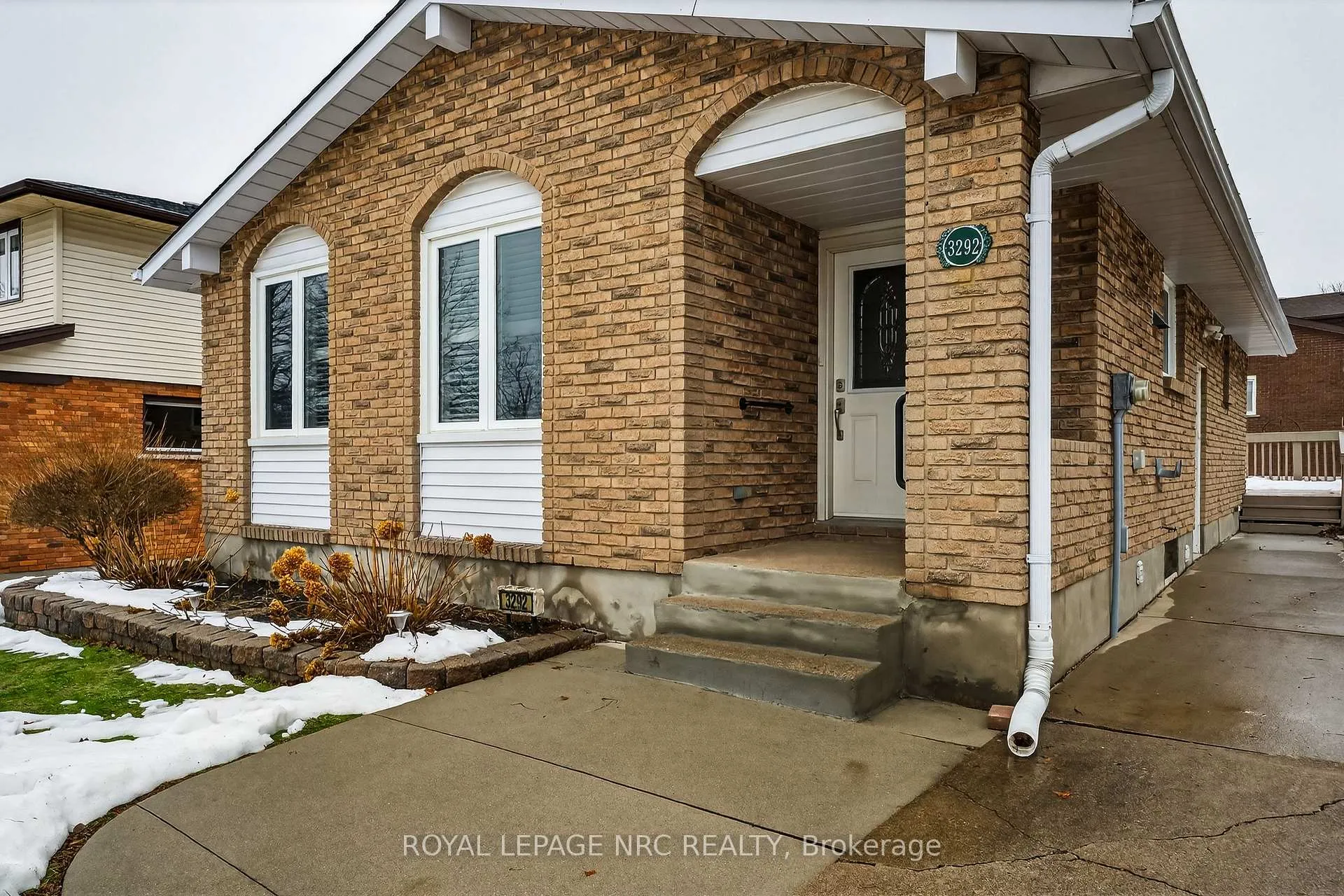 Photo 4 of 3292 Appleford Avenue, Niagara Falls, Casey — HOMEH