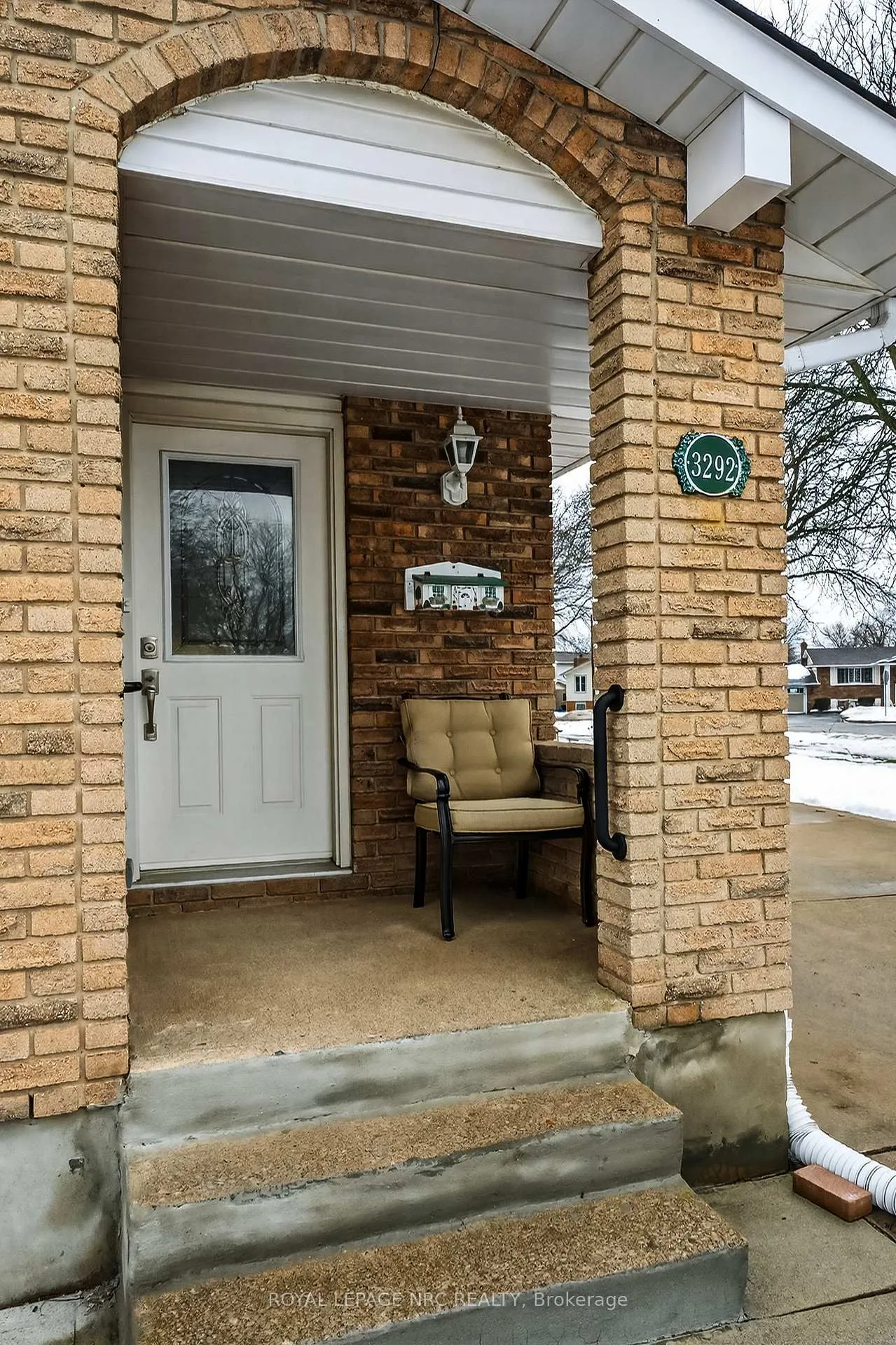 Photo 5 of 3292 Appleford Avenue, Niagara Falls, Casey — HOMEH