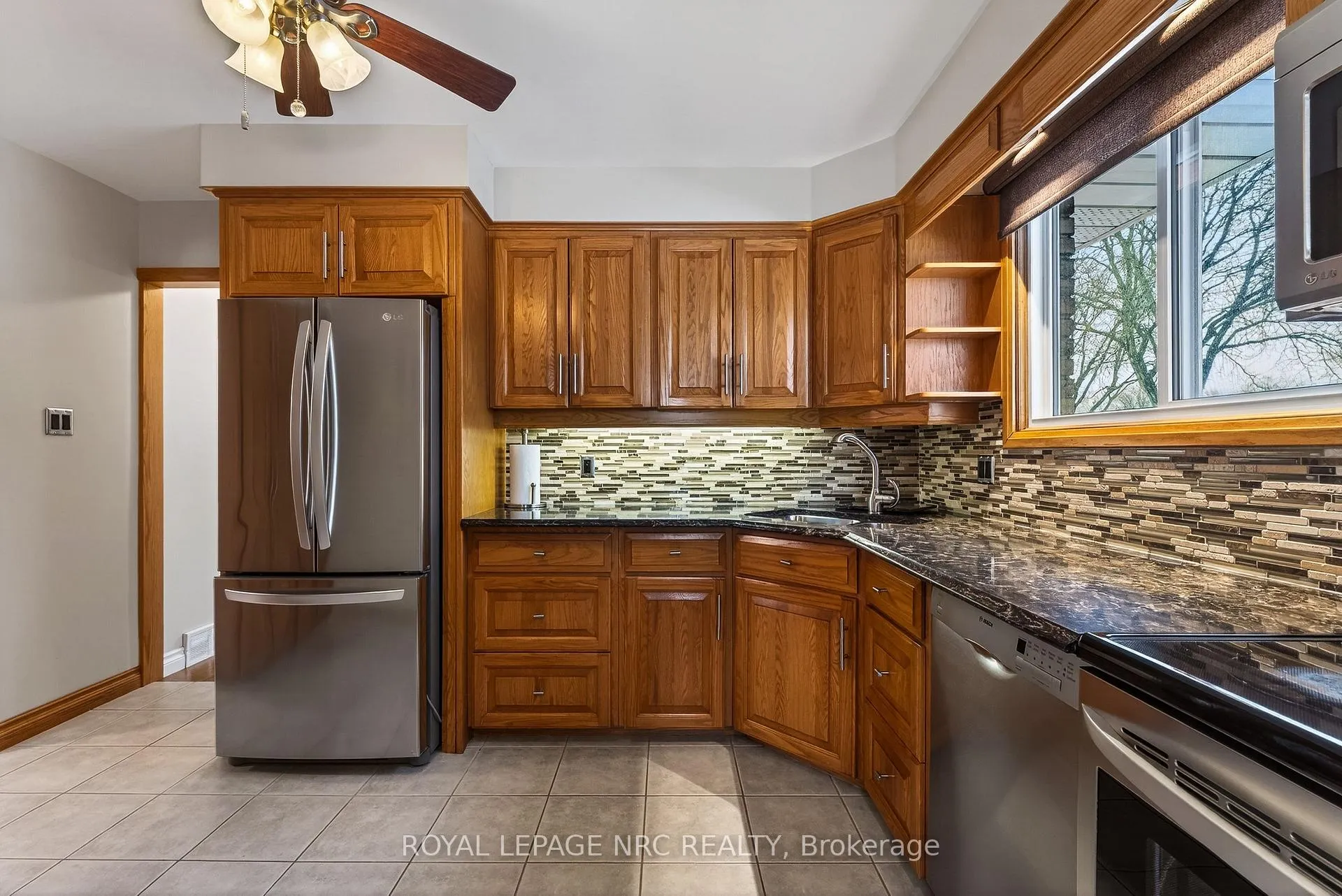 Photo 7 of 3292 Appleford Avenue, Niagara Falls, Casey — HOMEH