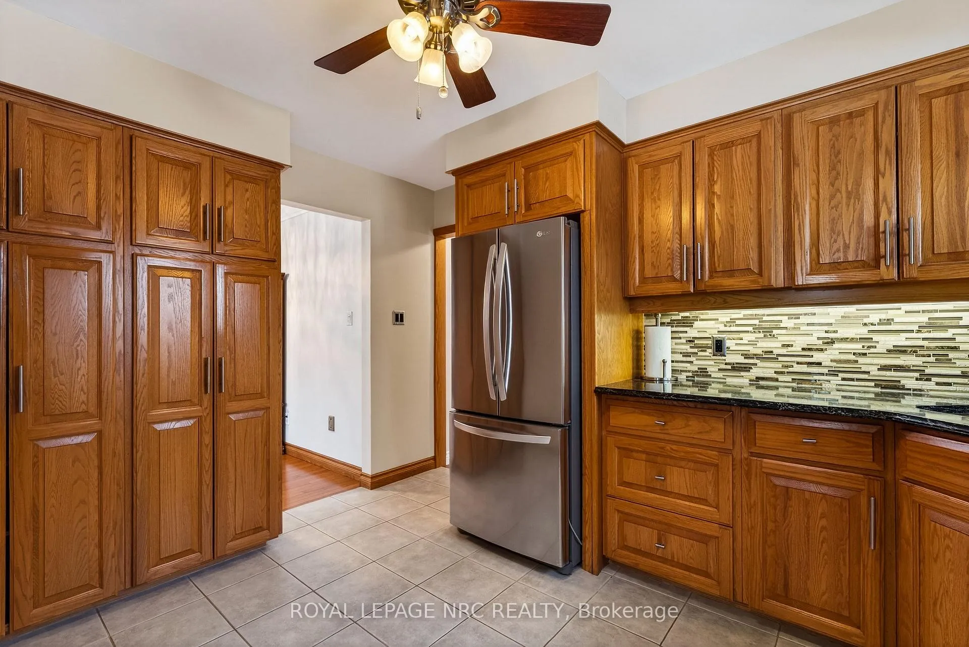 Photo 8 of 3292 Appleford Avenue, Niagara Falls, Casey — HOMEH