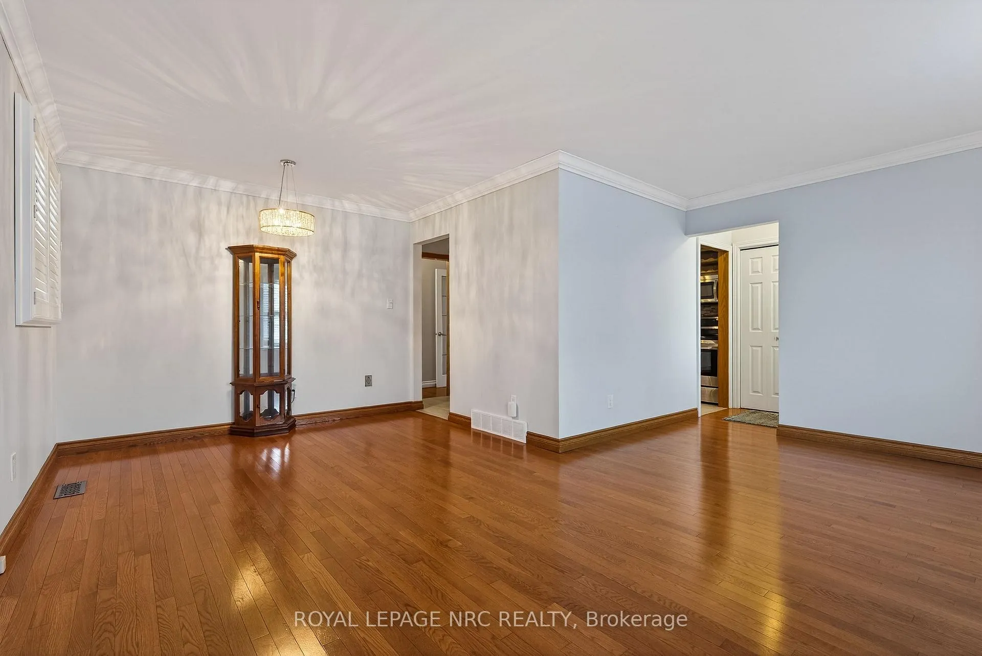 Photo 13 of 3292 Appleford Avenue, Niagara Falls, Casey — HOMEH