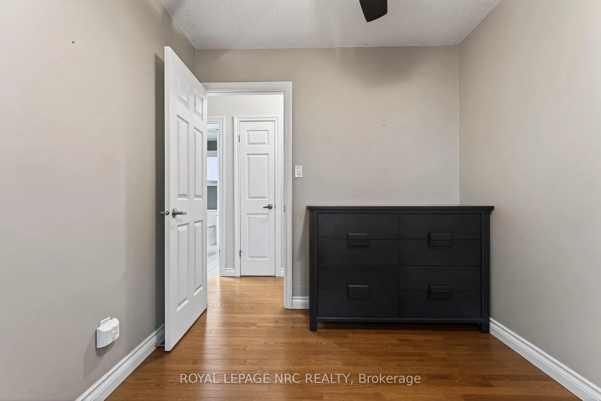Photo 17 of 3292 Appleford Avenue, Niagara Falls, Casey — HOMEH