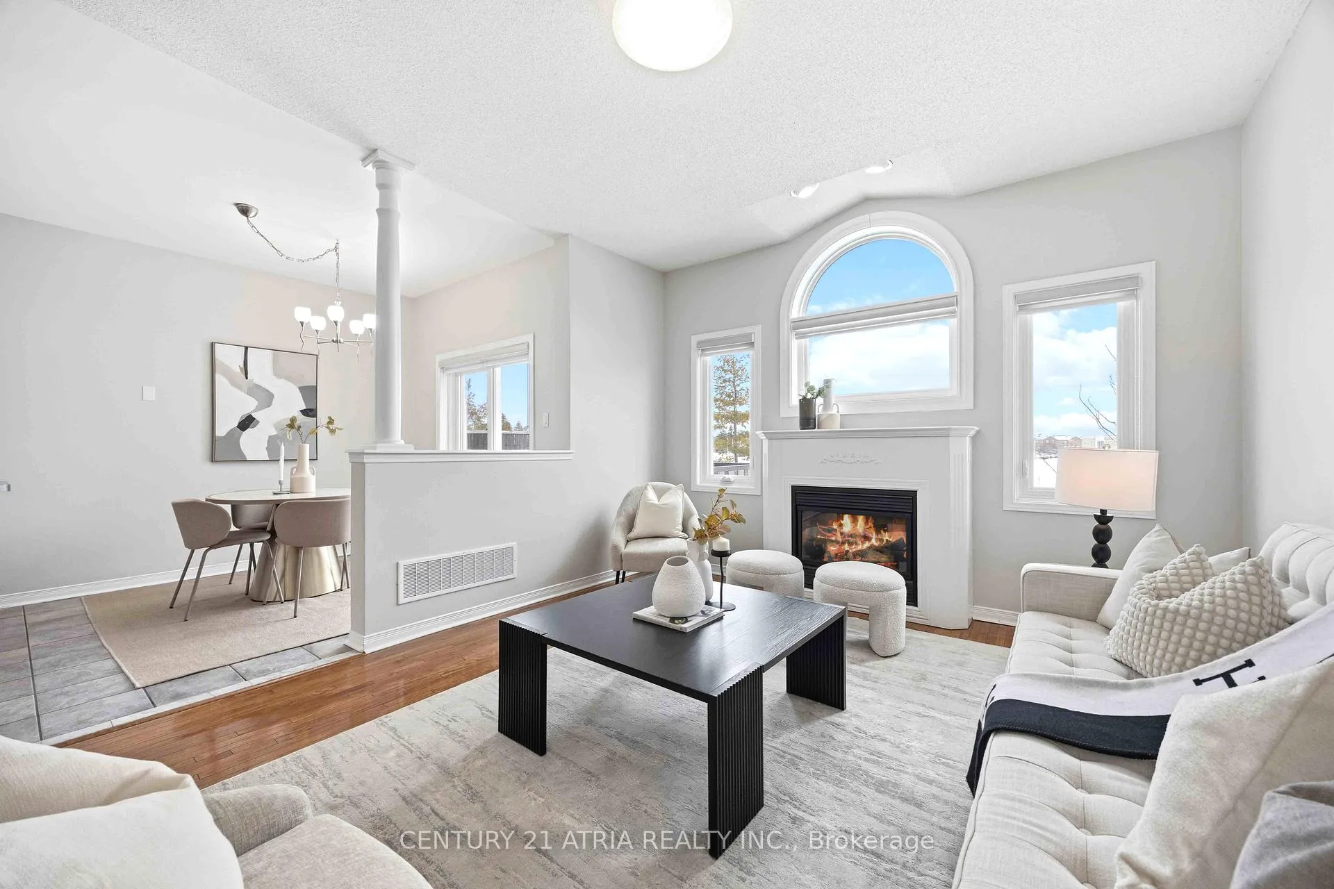 Photo 1 of 33 Eddington Place, Vaughan, Maple — HOMEH