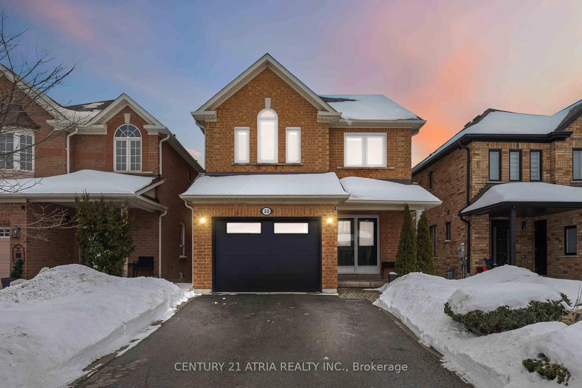 Photo 2 of 33 Eddington Place, Vaughan, Maple — HOMEH