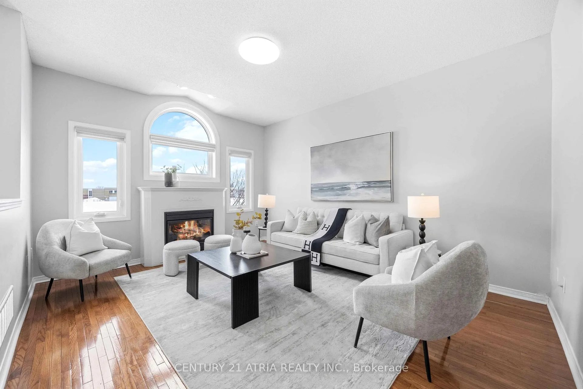 Photo 3 of 33 Eddington Place, Vaughan, Maple — HOMEH
