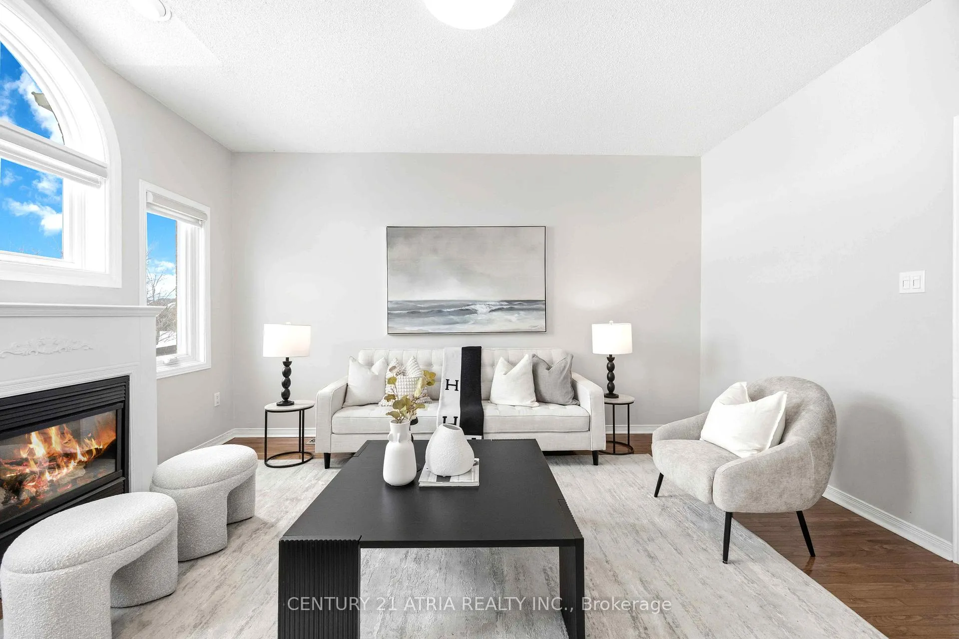 Photo 4 of 33 Eddington Place, Vaughan, Maple — HOMEH
