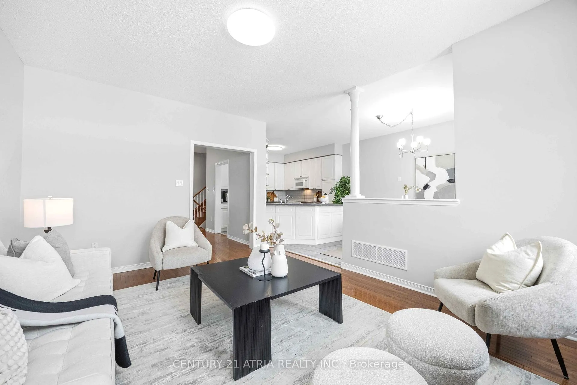 Photo 5 of 33 Eddington Place, Vaughan, Maple — HOMEH