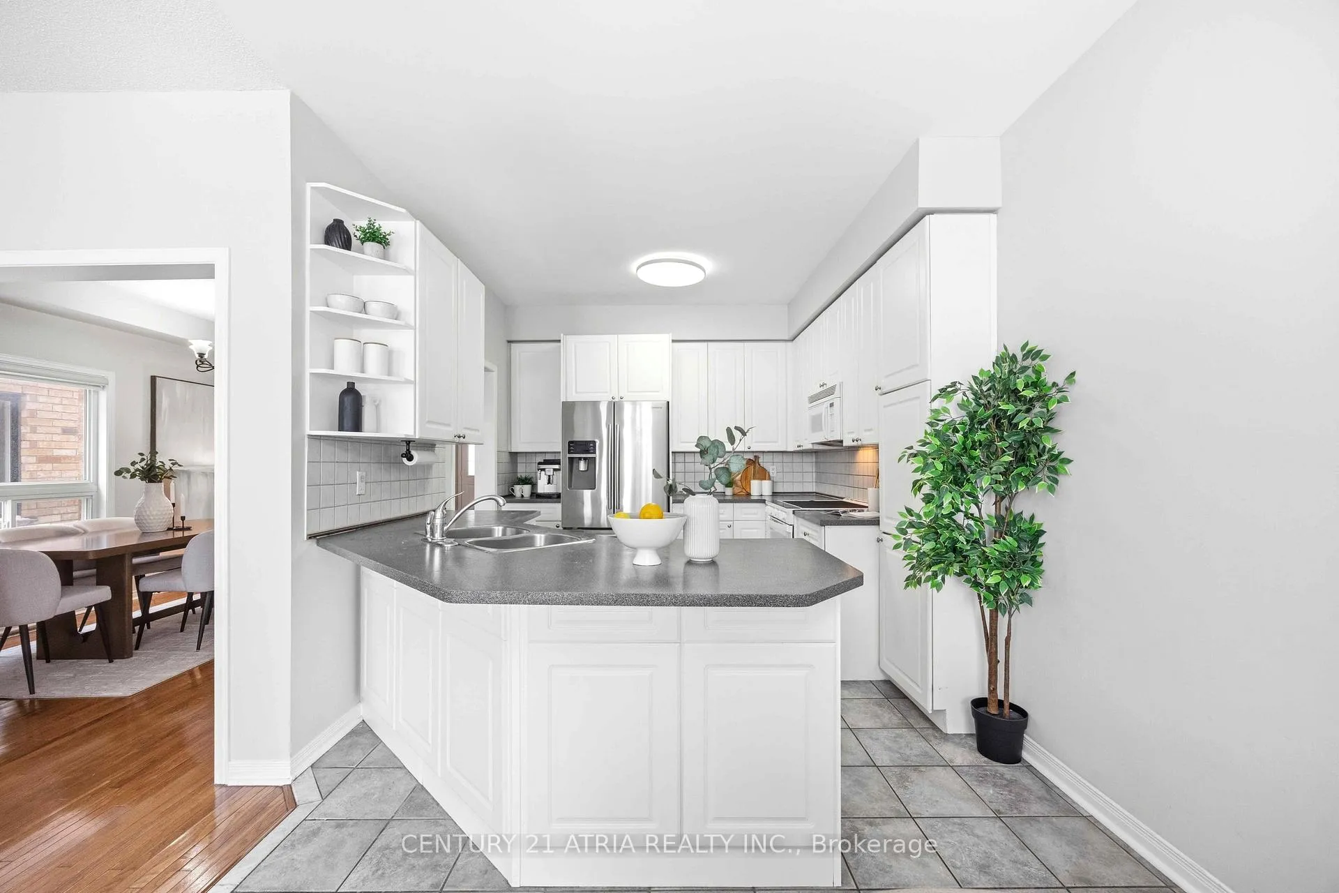 Photo 10 of 33 Eddington Place, Vaughan, Maple — HOMEH