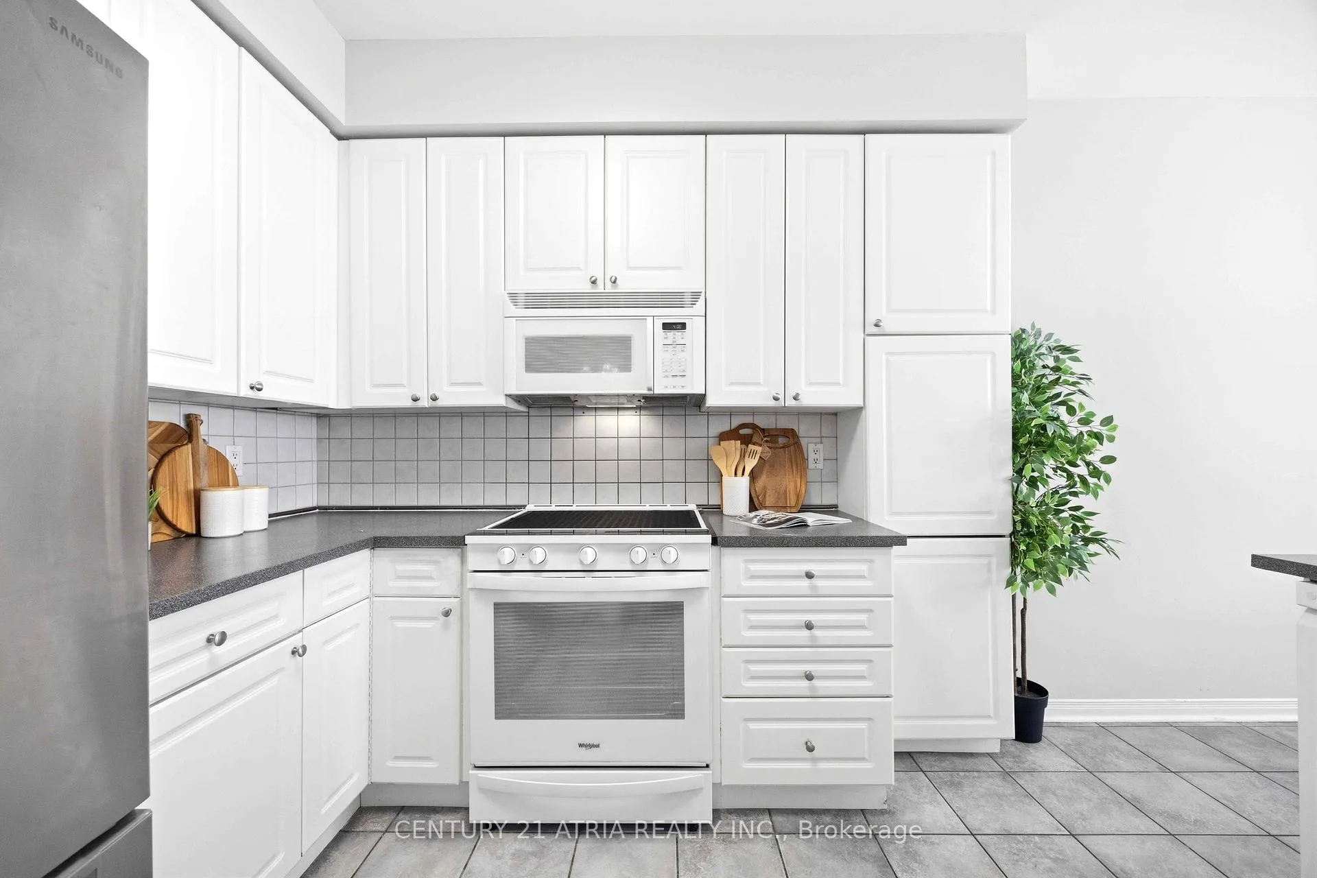 Photo 11 of 33 Eddington Place, Vaughan, Maple — HOMEH