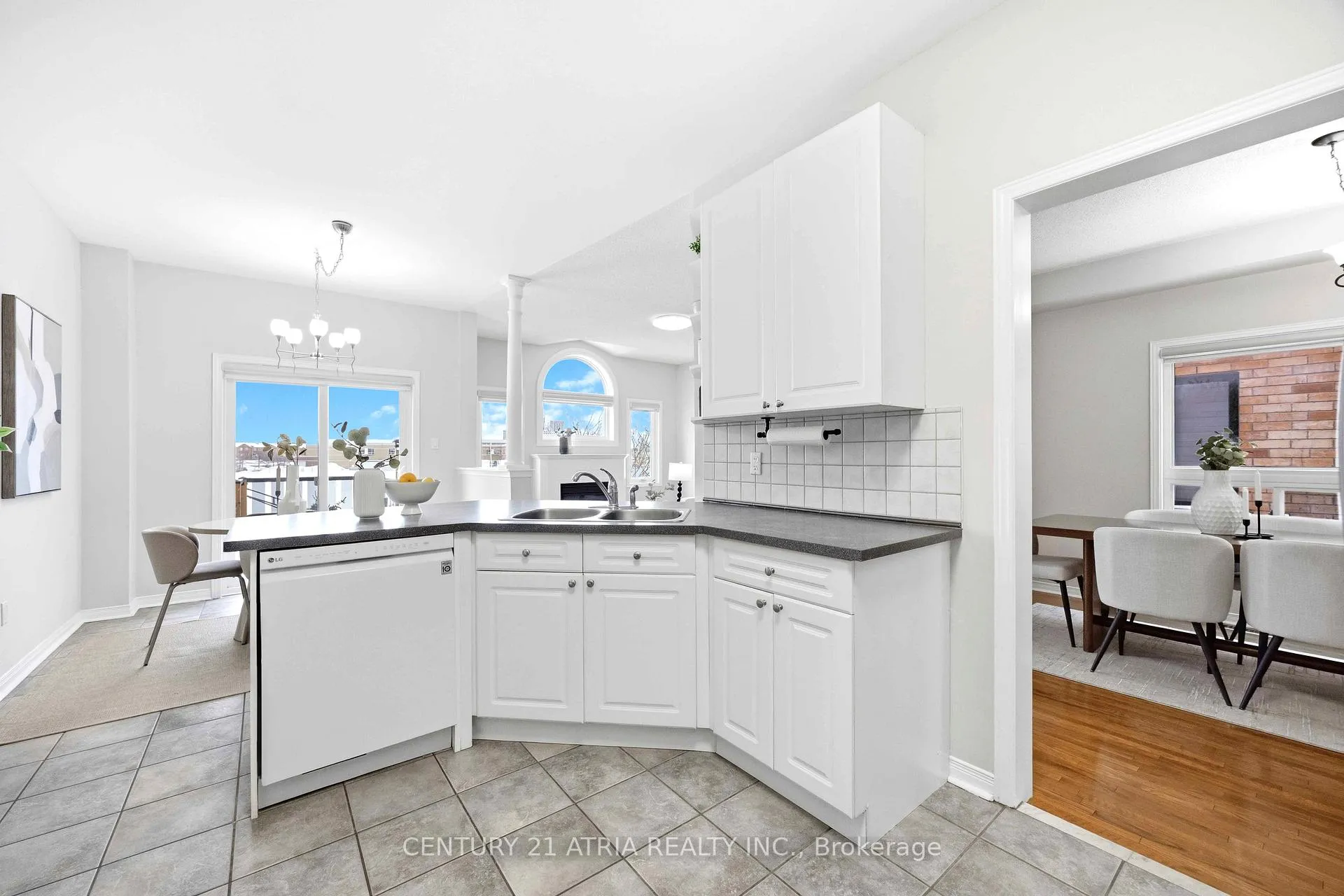 Photo 14 of 33 Eddington Place, Vaughan, Maple — HOMEH