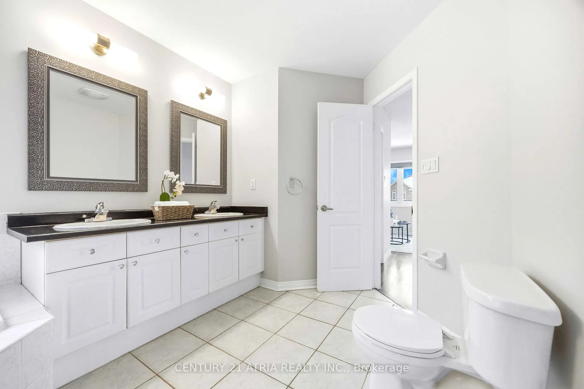 Photo 18 of 33 Eddington Place, Vaughan, Maple — HOMEH