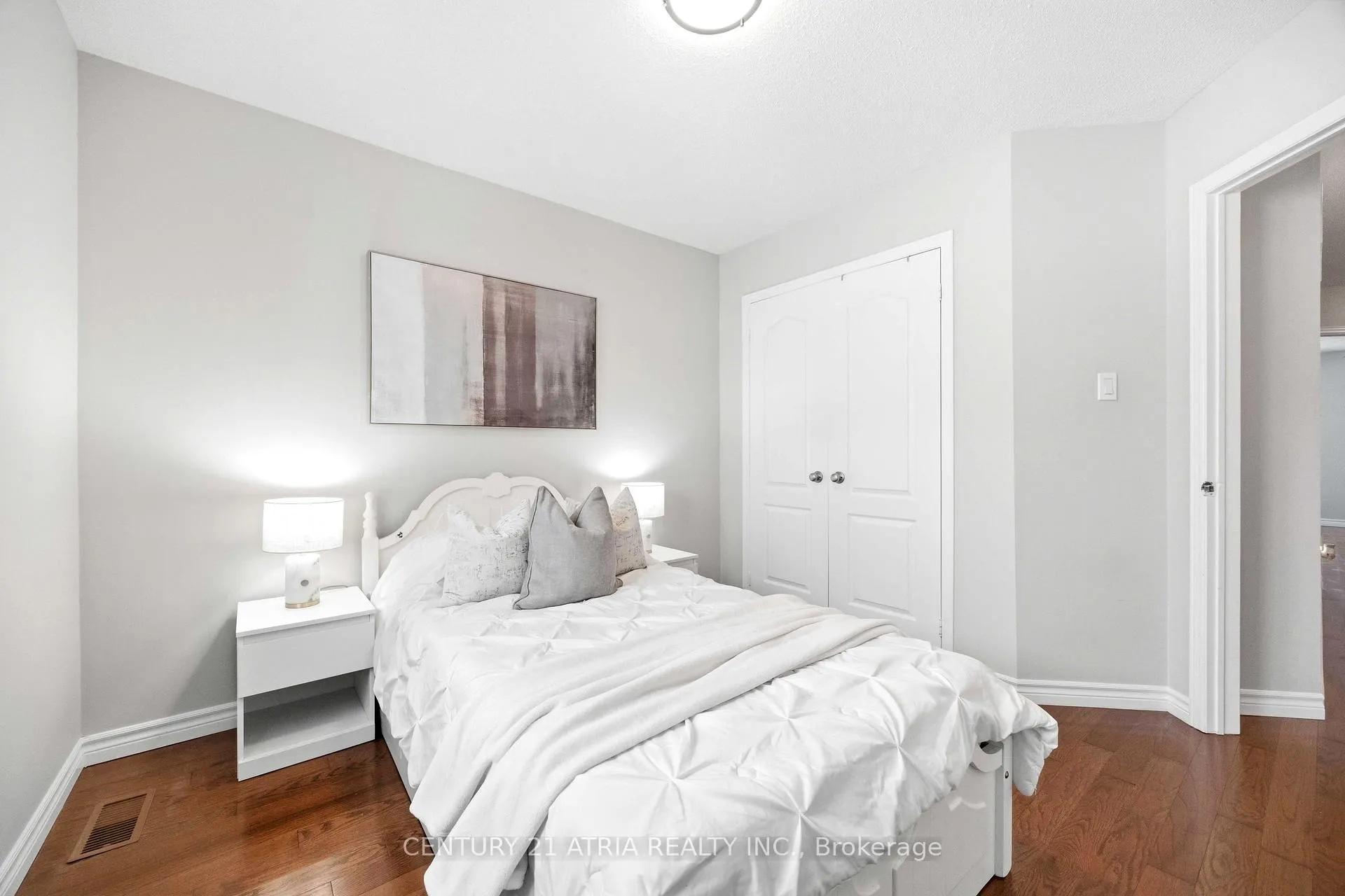 Photo 22 of 33 Eddington Place, Vaughan, Maple — HOMEH