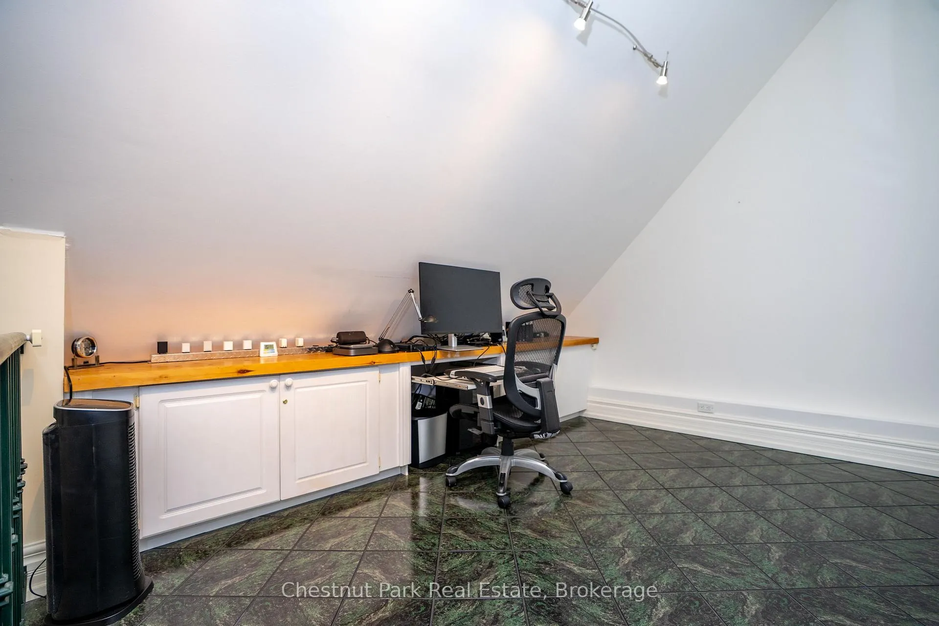Photo 22 of Unit 1001, 24 Ramblings Way, Collingwood — HOMEH