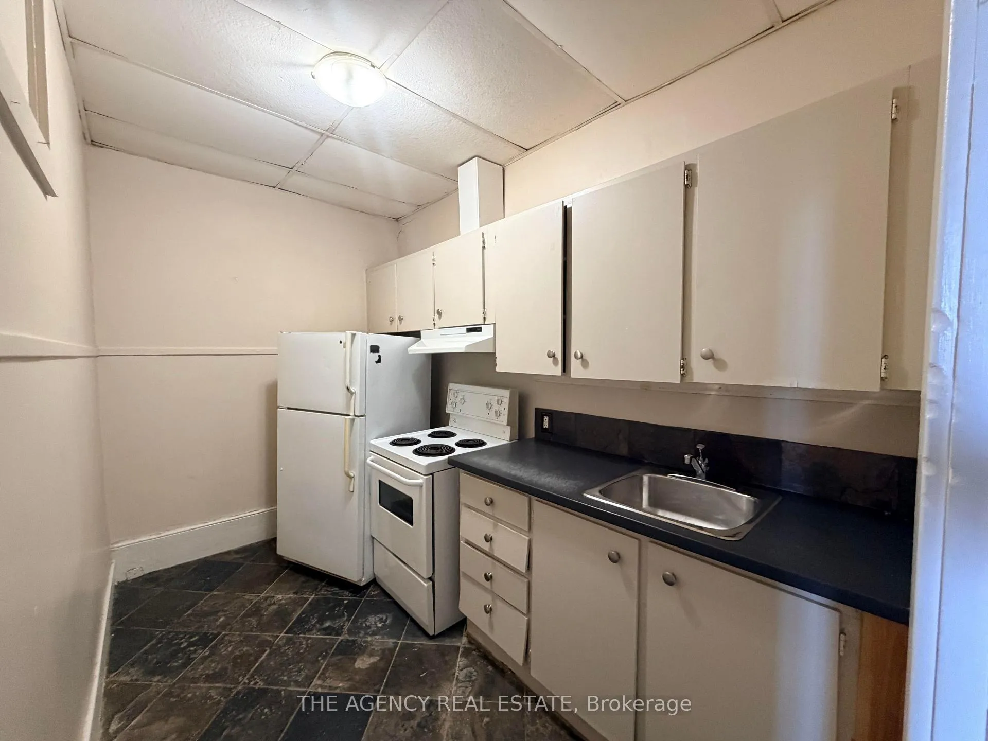 Photo 2 of Unit 9, 268 Talbot Street, St. Thomas — HOMEH