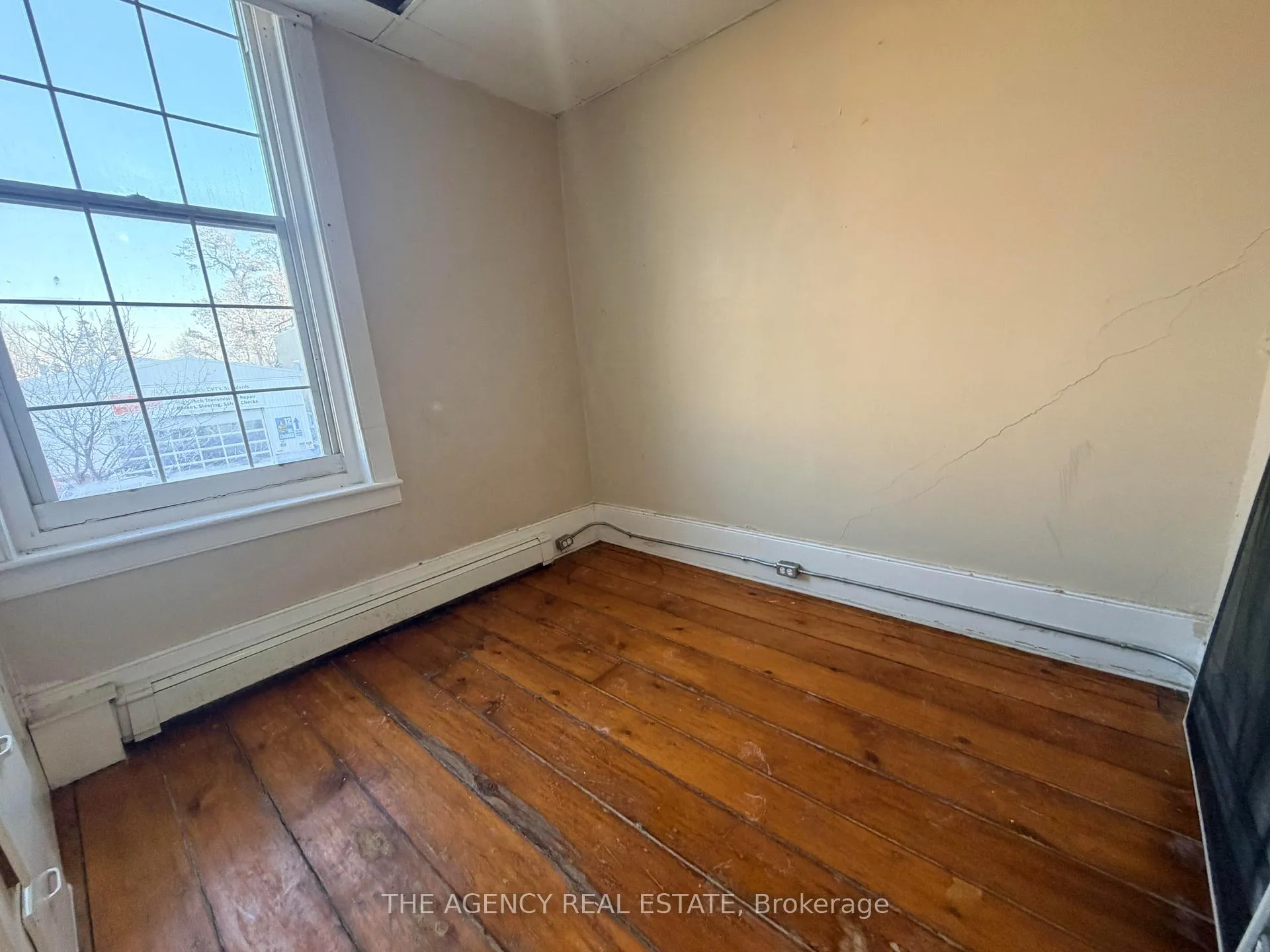 Photo 4 of Unit 9, 268 Talbot Street, St. Thomas — HOMEH
