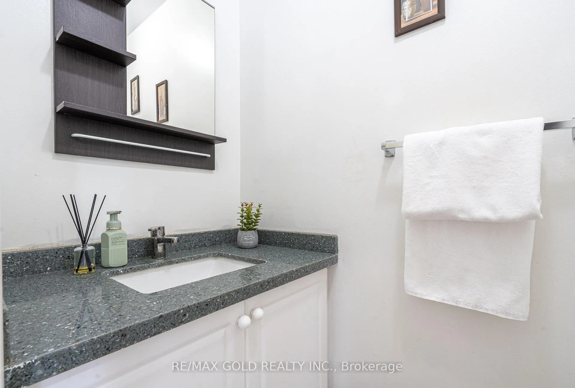 Photo 16 of 15 Barrier Reef Lane, Brampton, Sandringham-Wellington — HOMEH