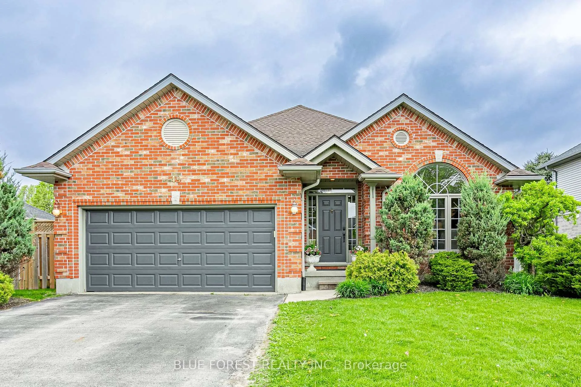 Photo 1 of 49 Parkview Drive, Thames Centre, Dorchester — HOMEH