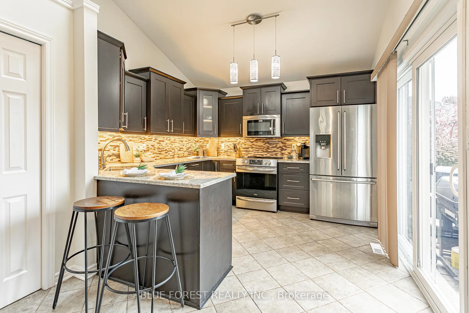 Photo 6 of 49 Parkview Drive, Thames Centre, Dorchester — HOMEH